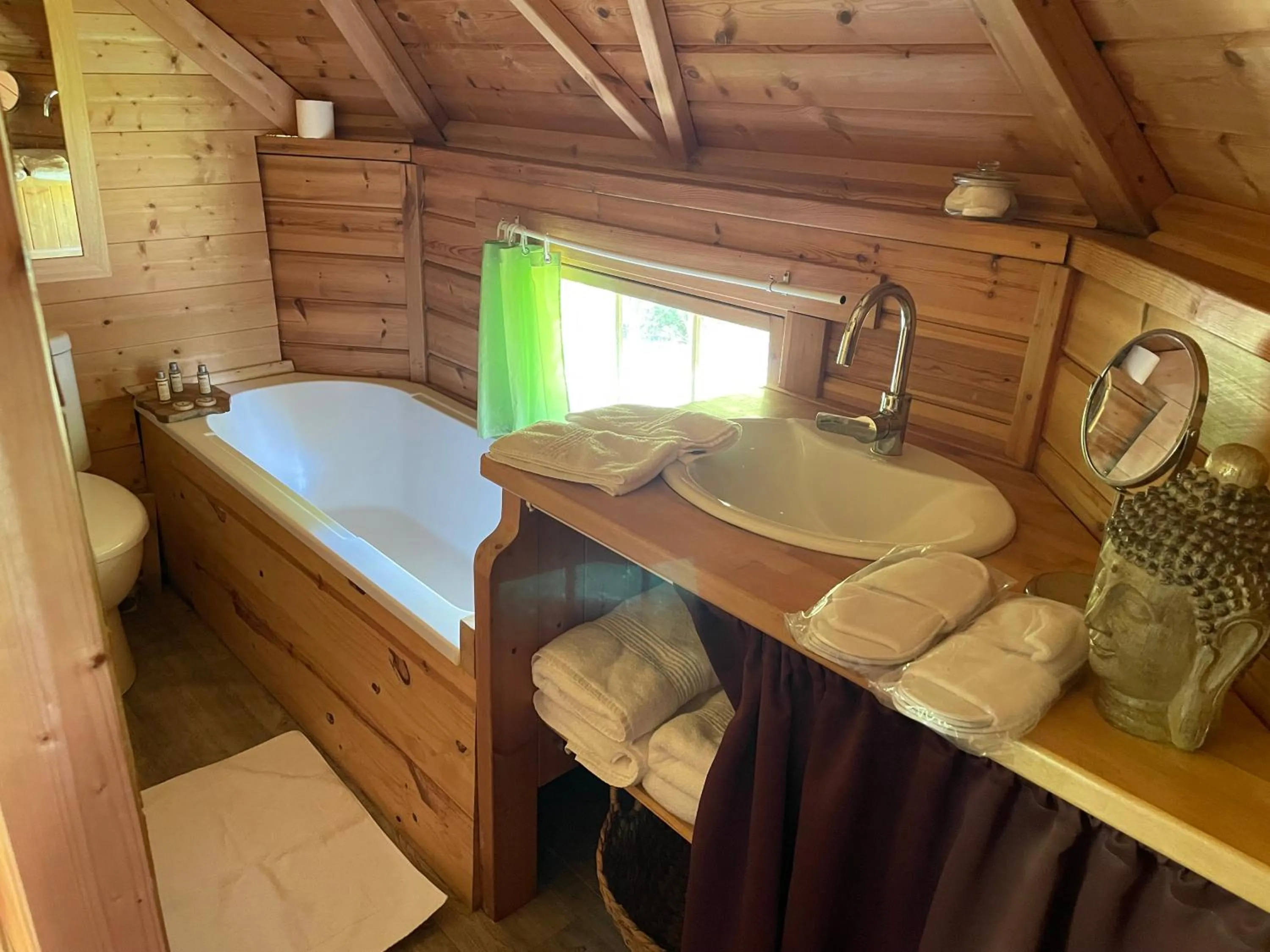 Bathroom in Aux murmures de la nature B&B