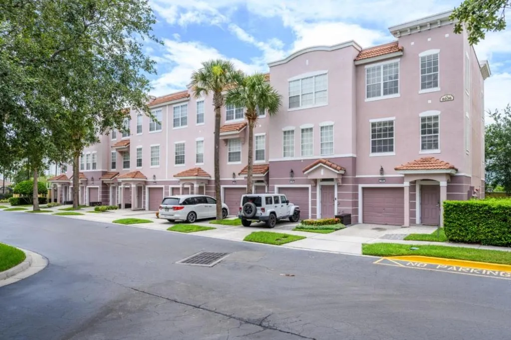 New Modern Townhome, Near The Parks - 4030