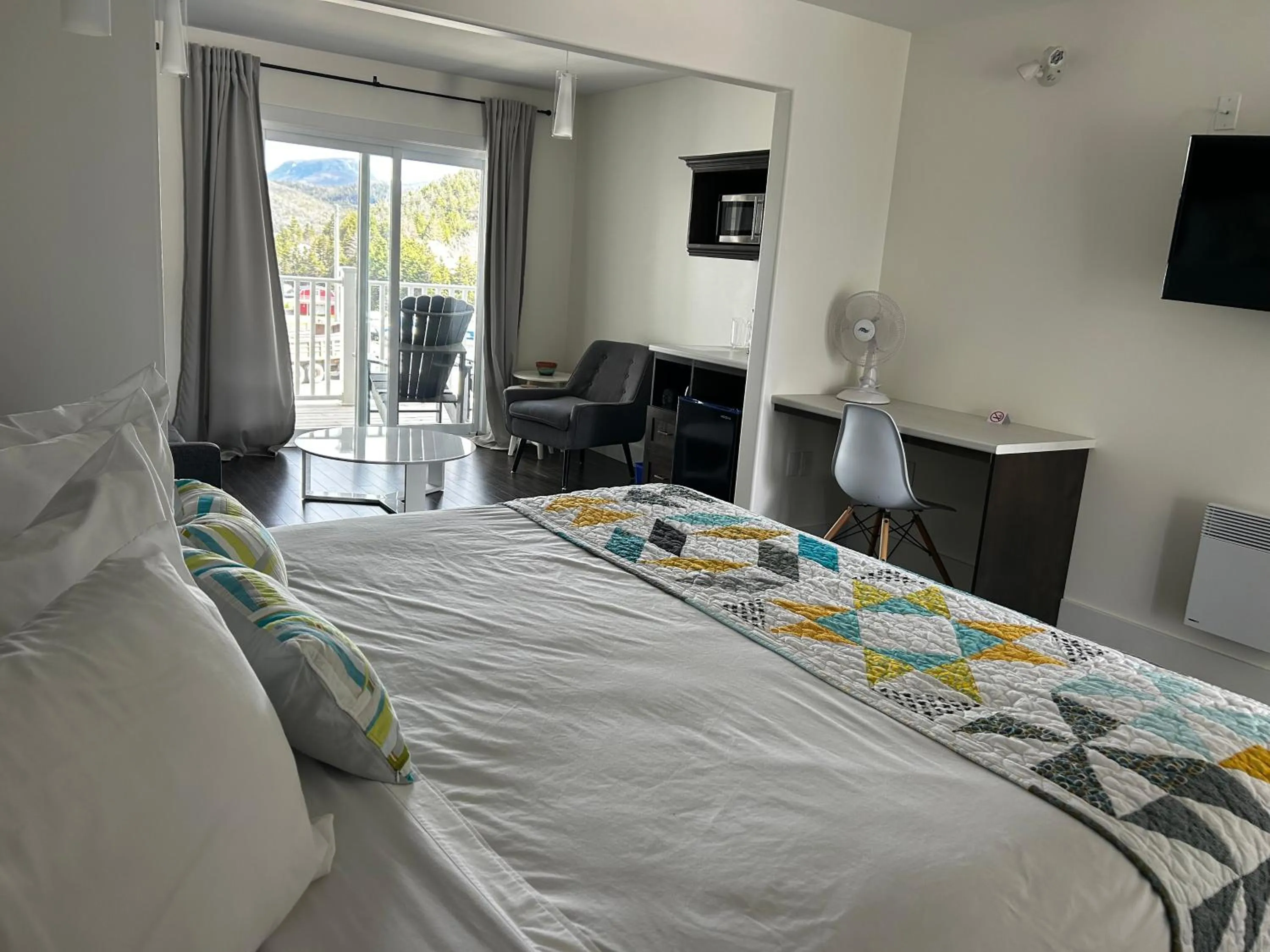 Bed in The Tides Inn