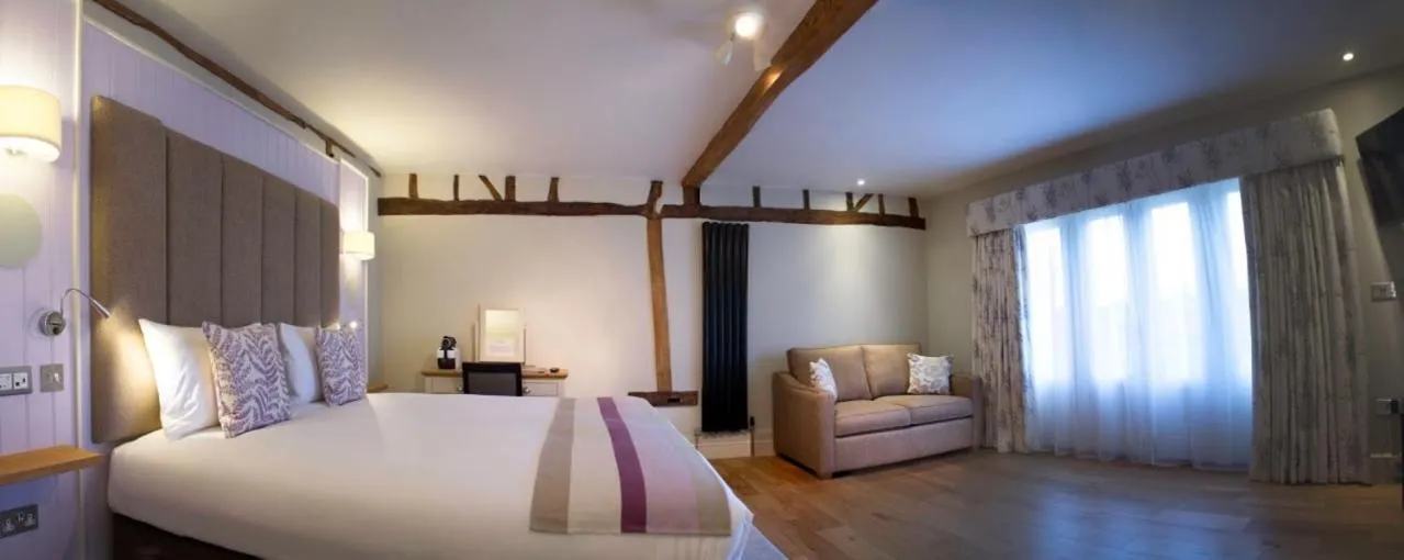 Photo of the whole room, Bed in The Oaksmere