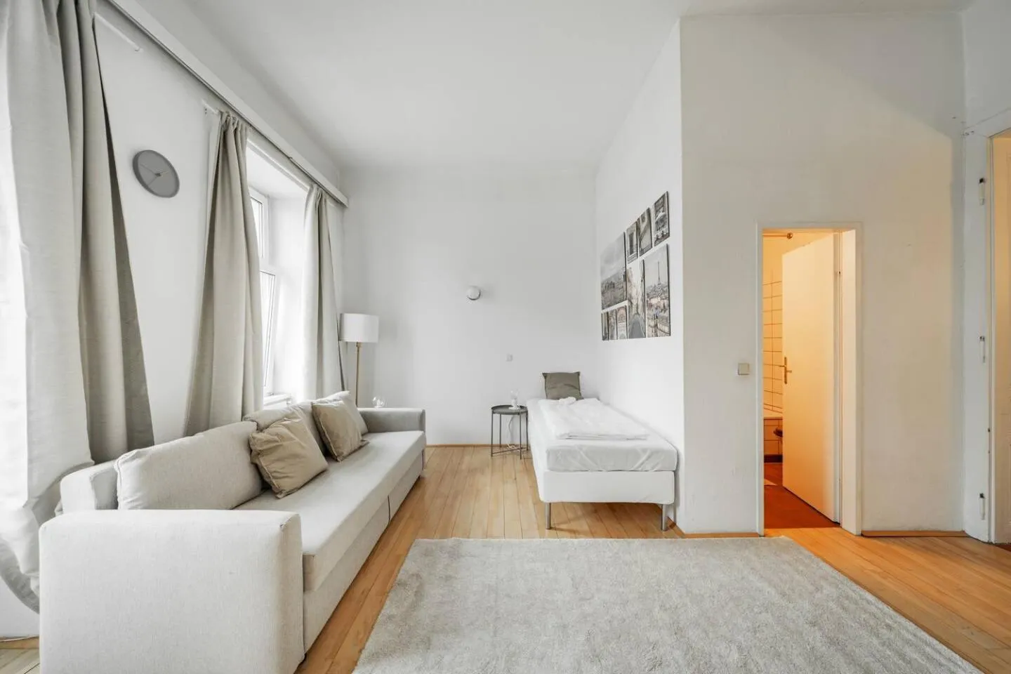 Living room, Bed in Urban Vienna Living - 18th District