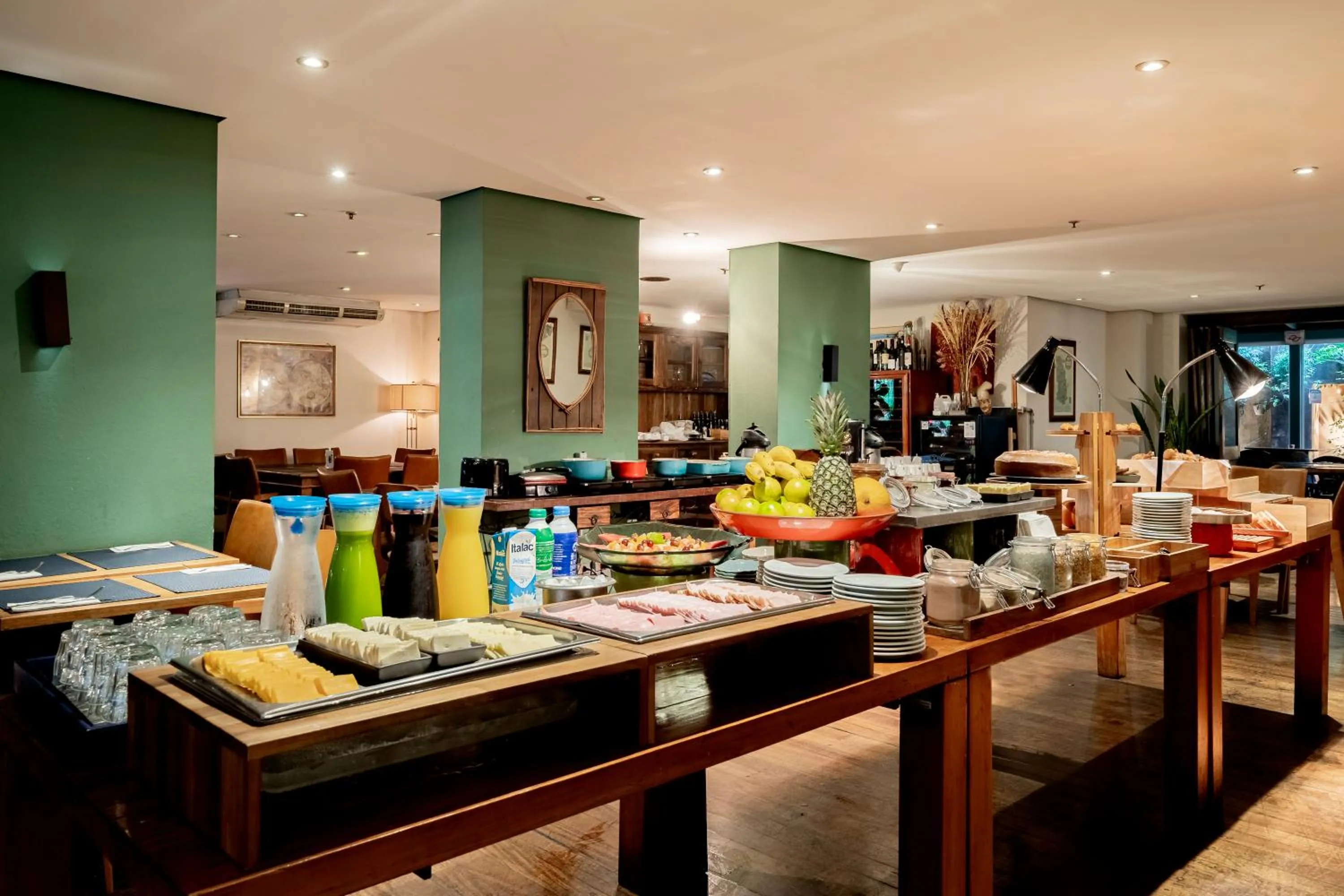 Restaurant/places to eat in Mercure Sao Paulo Moema Times Square