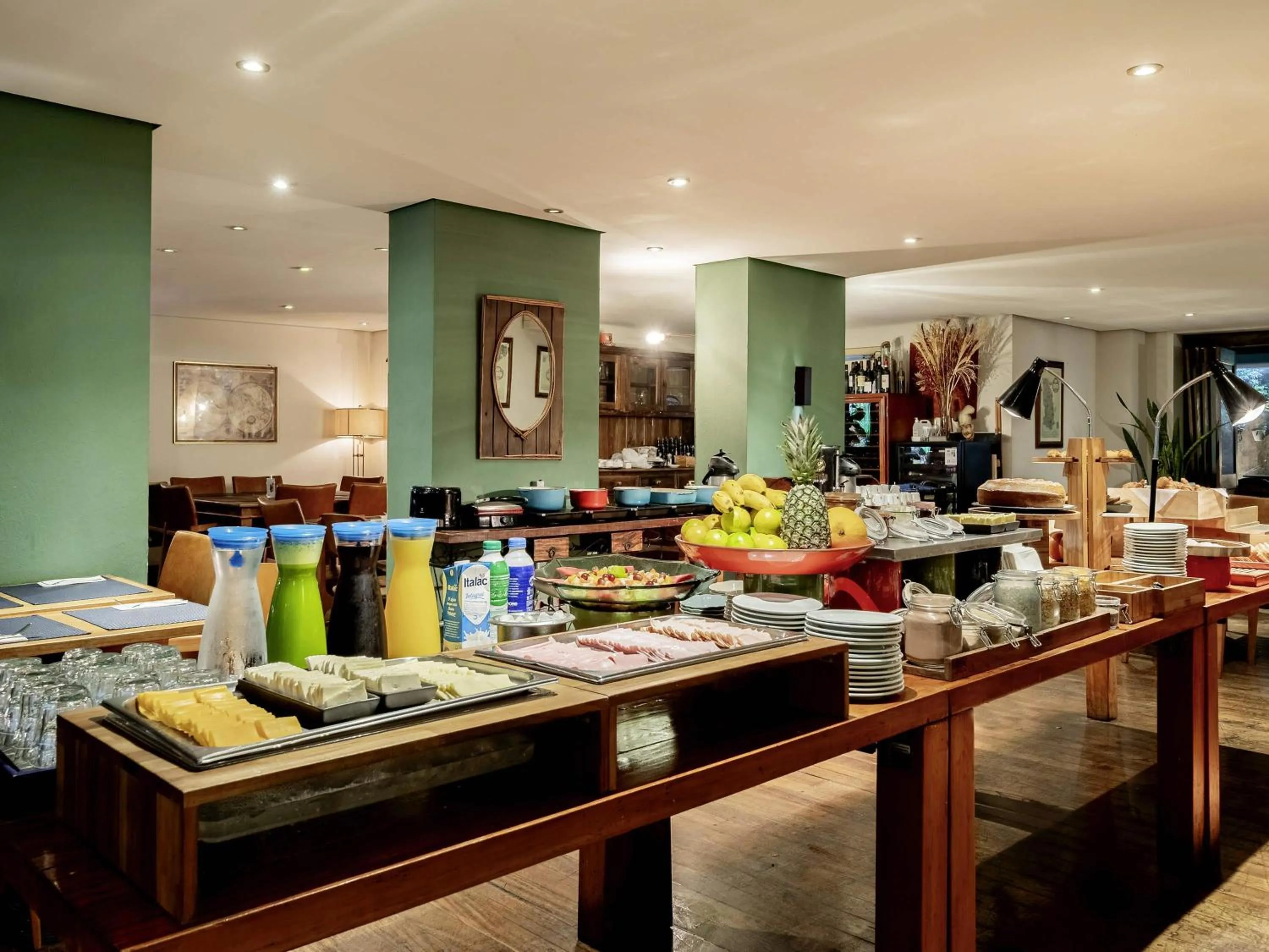 Restaurant/places to eat in Mercure Sao Paulo Moema Times Square