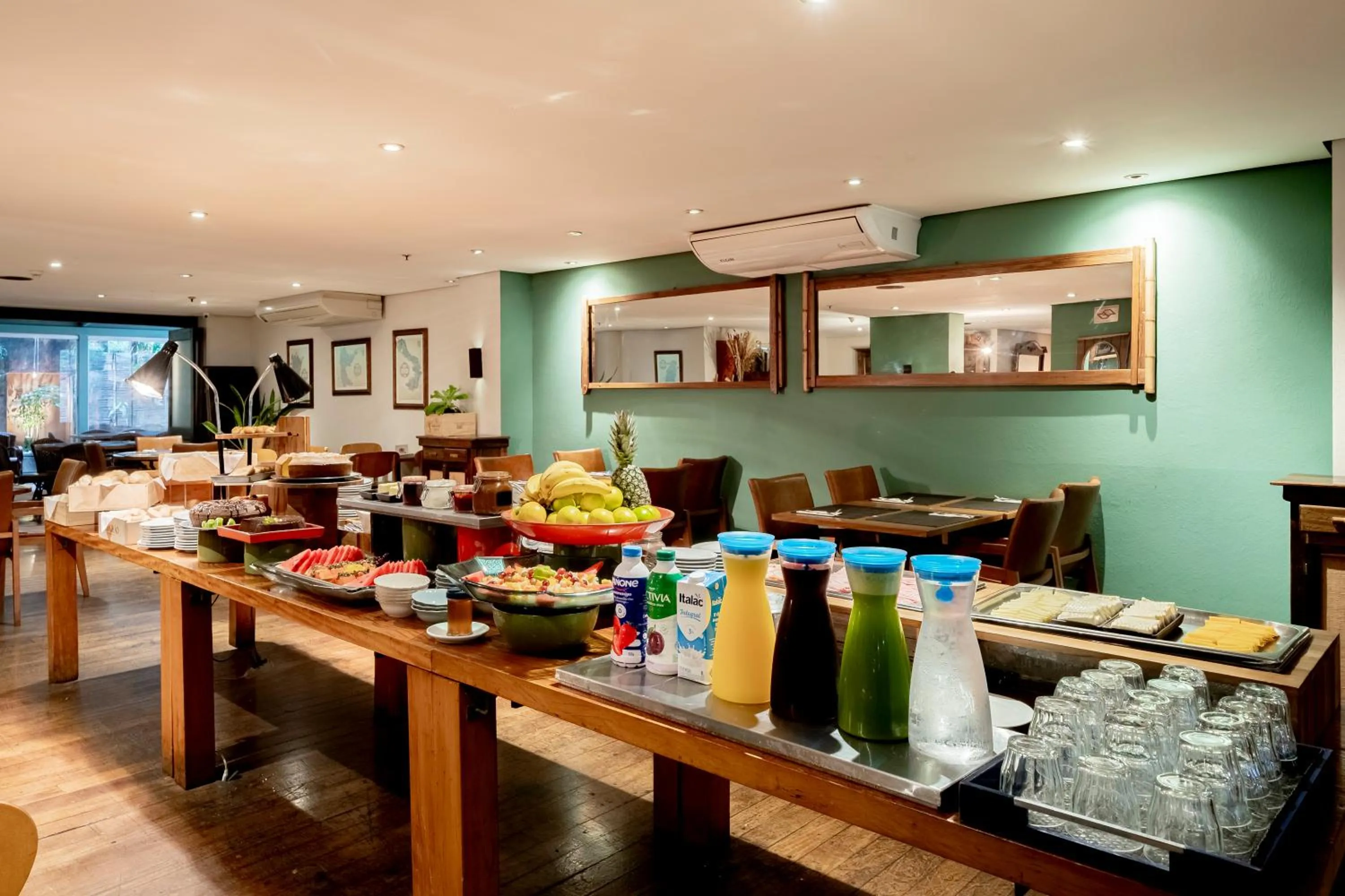 Buffet breakfast in Mercure Sao Paulo Moema Times Square