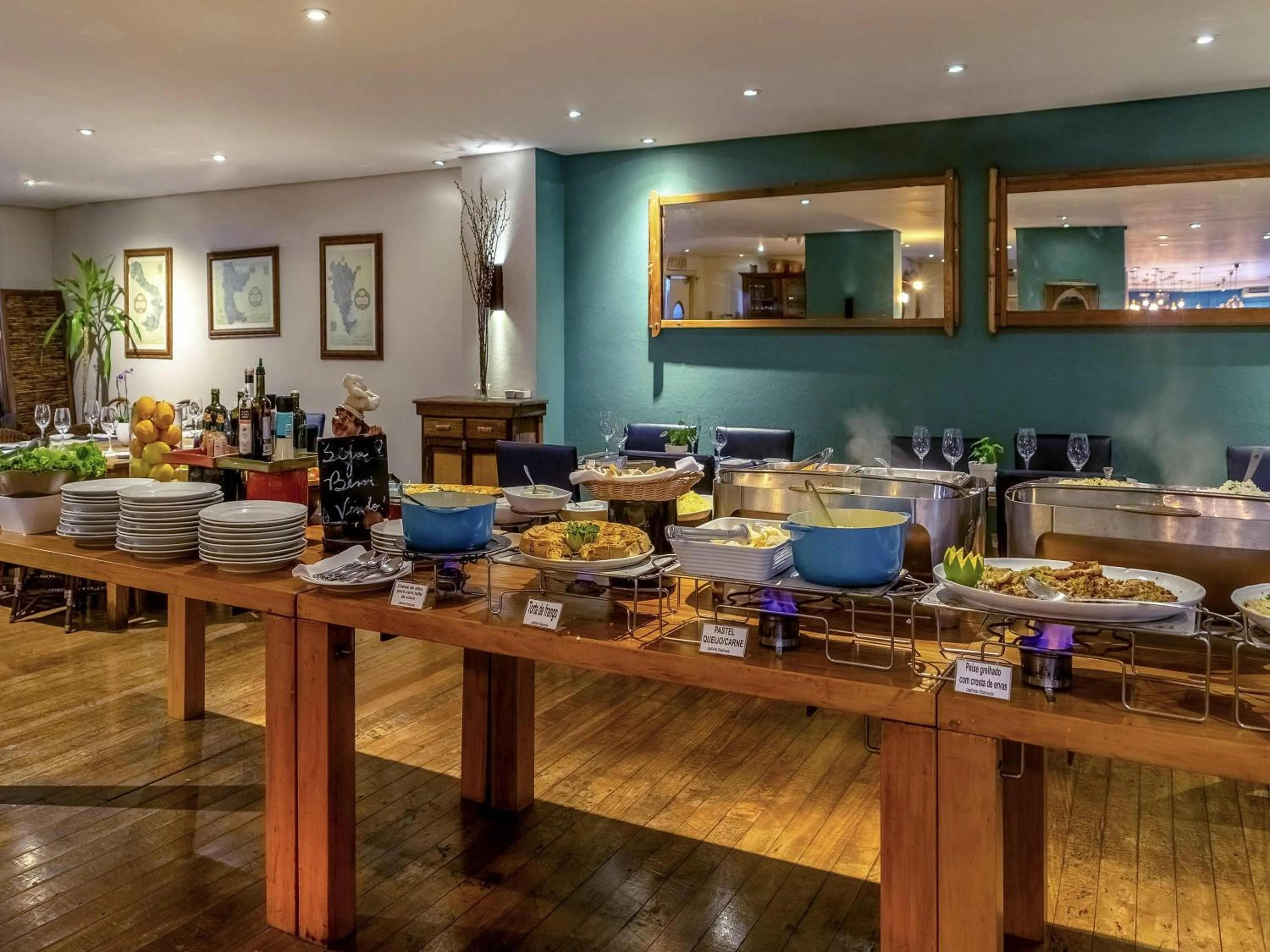 Restaurant/places to eat in Mercure Sao Paulo Moema Times Square