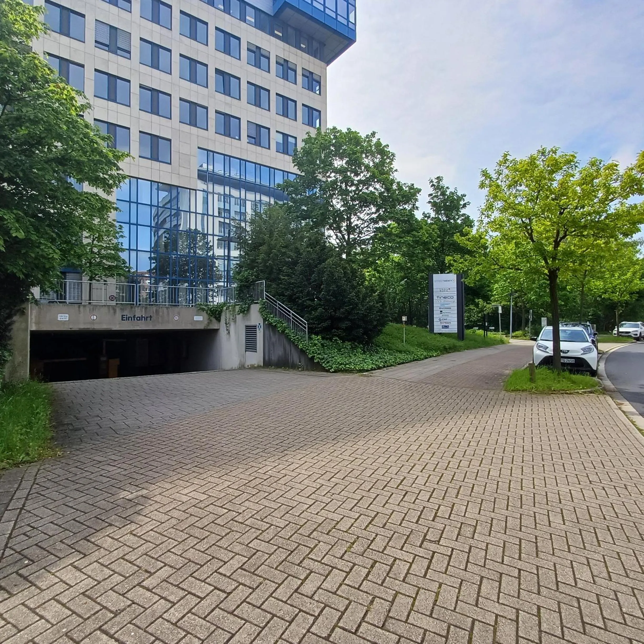 Parking in Trip Inn Hotel Düsseldorf Neuss