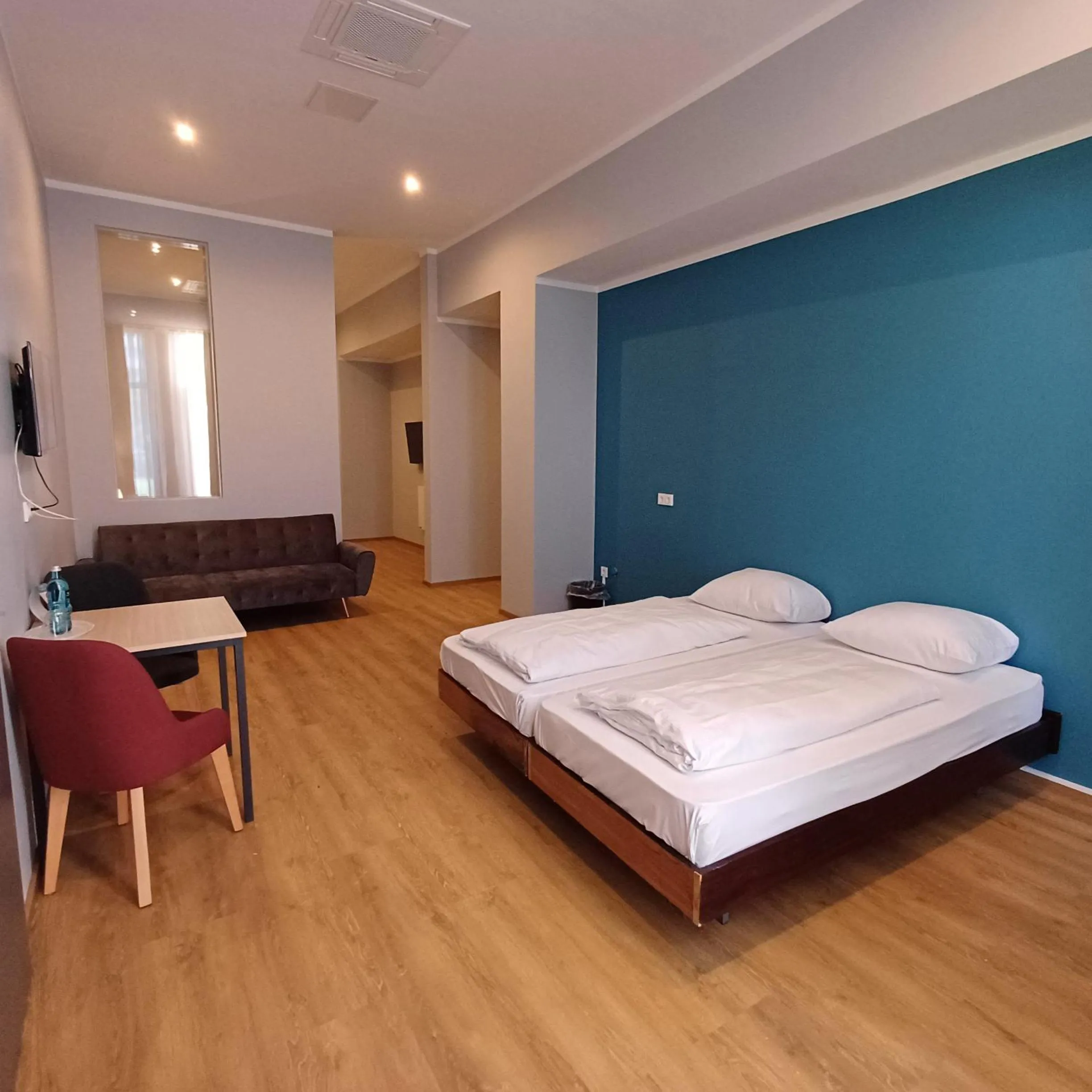 Photo of the whole room, Bed in Trip Inn Hotel Düsseldorf Neuss