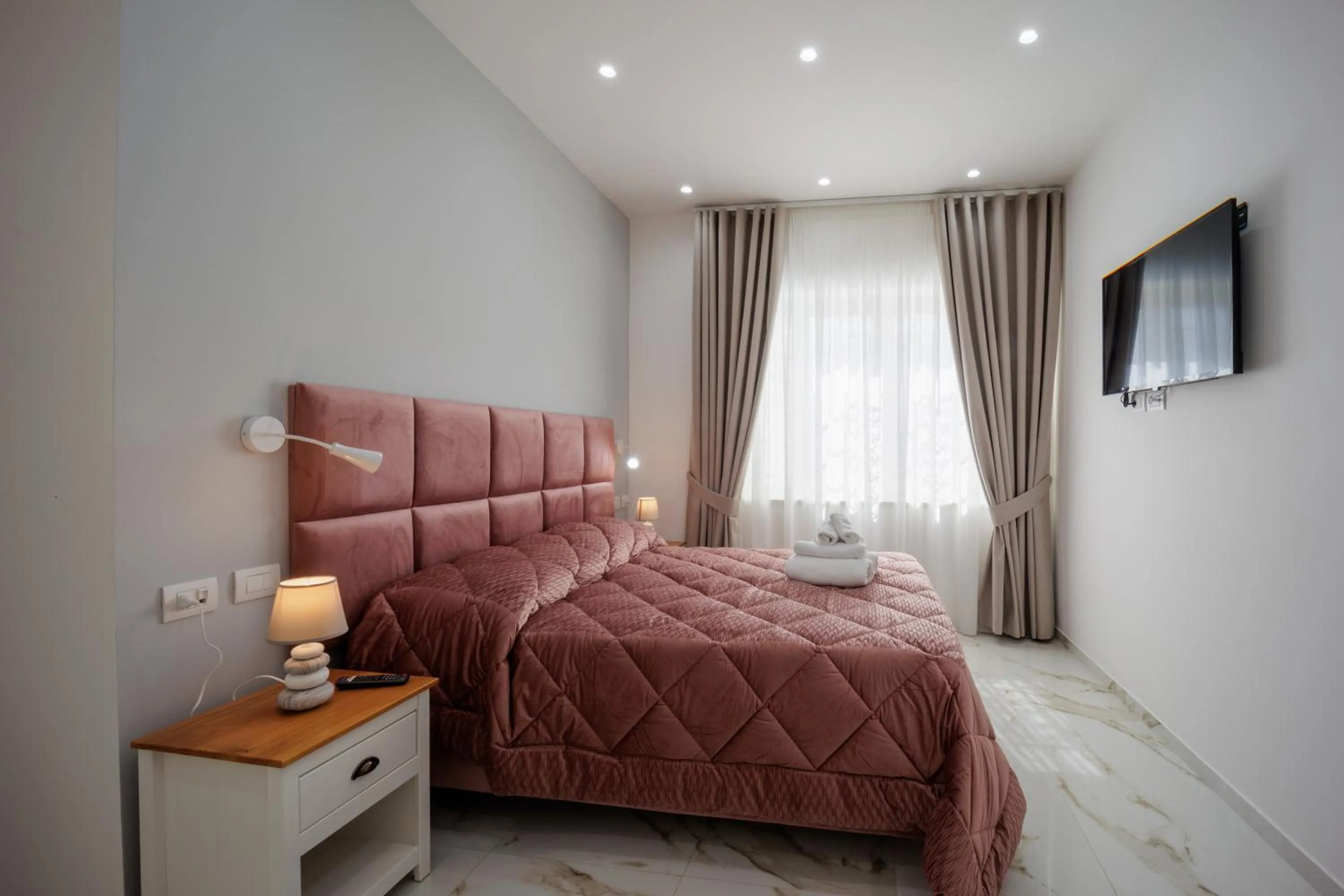 Photo of the whole room, Bed in REDDIMUS Guest House