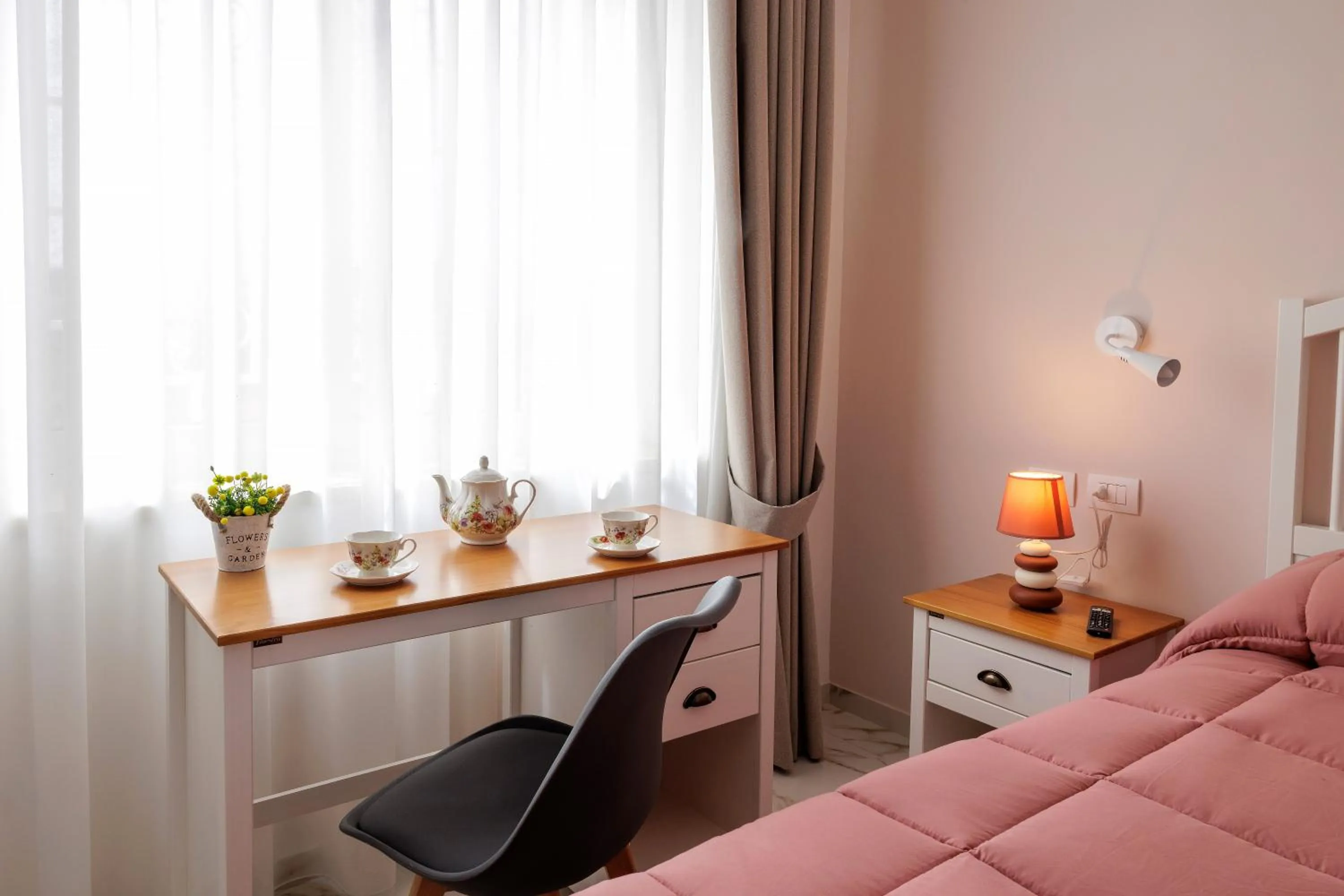 Photo of the whole room, Bed in REDDIMUS Guest House