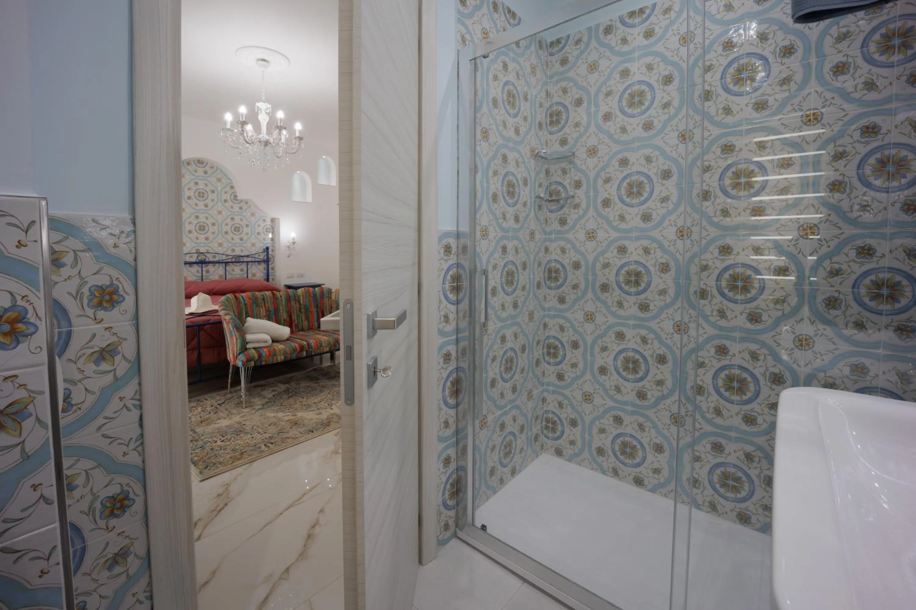 Shower, Bed in REDDIMUS Guest House