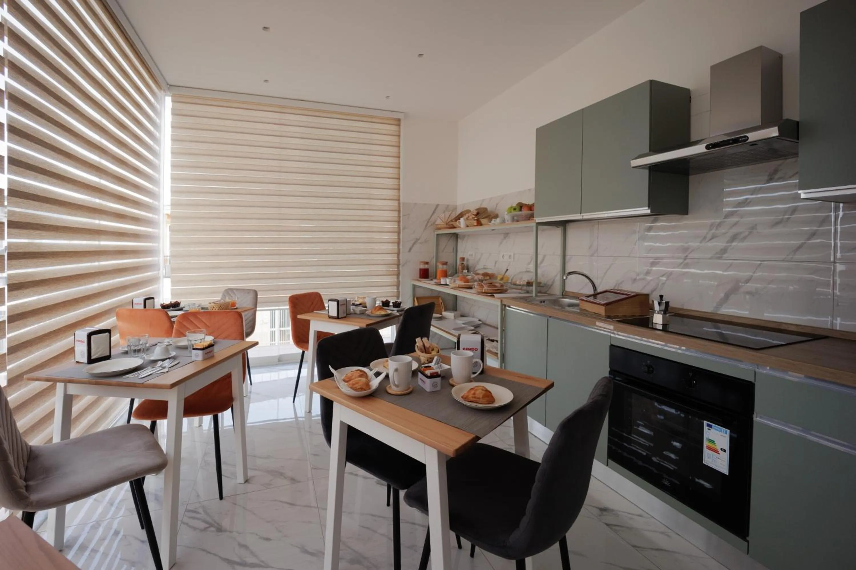 Breakfast in REDDIMUS Guest House