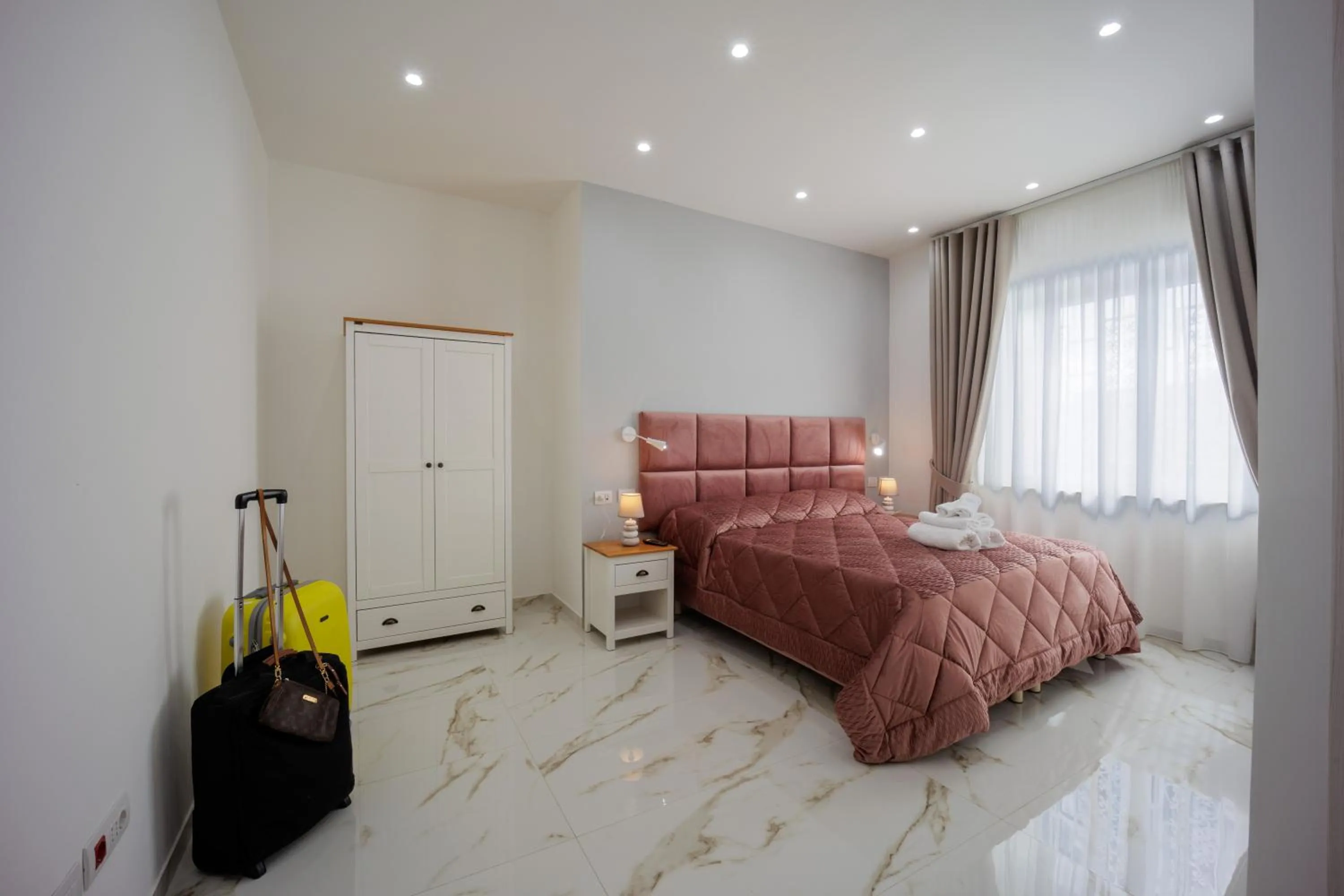 Photo of the whole room, Bed in REDDIMUS Guest House