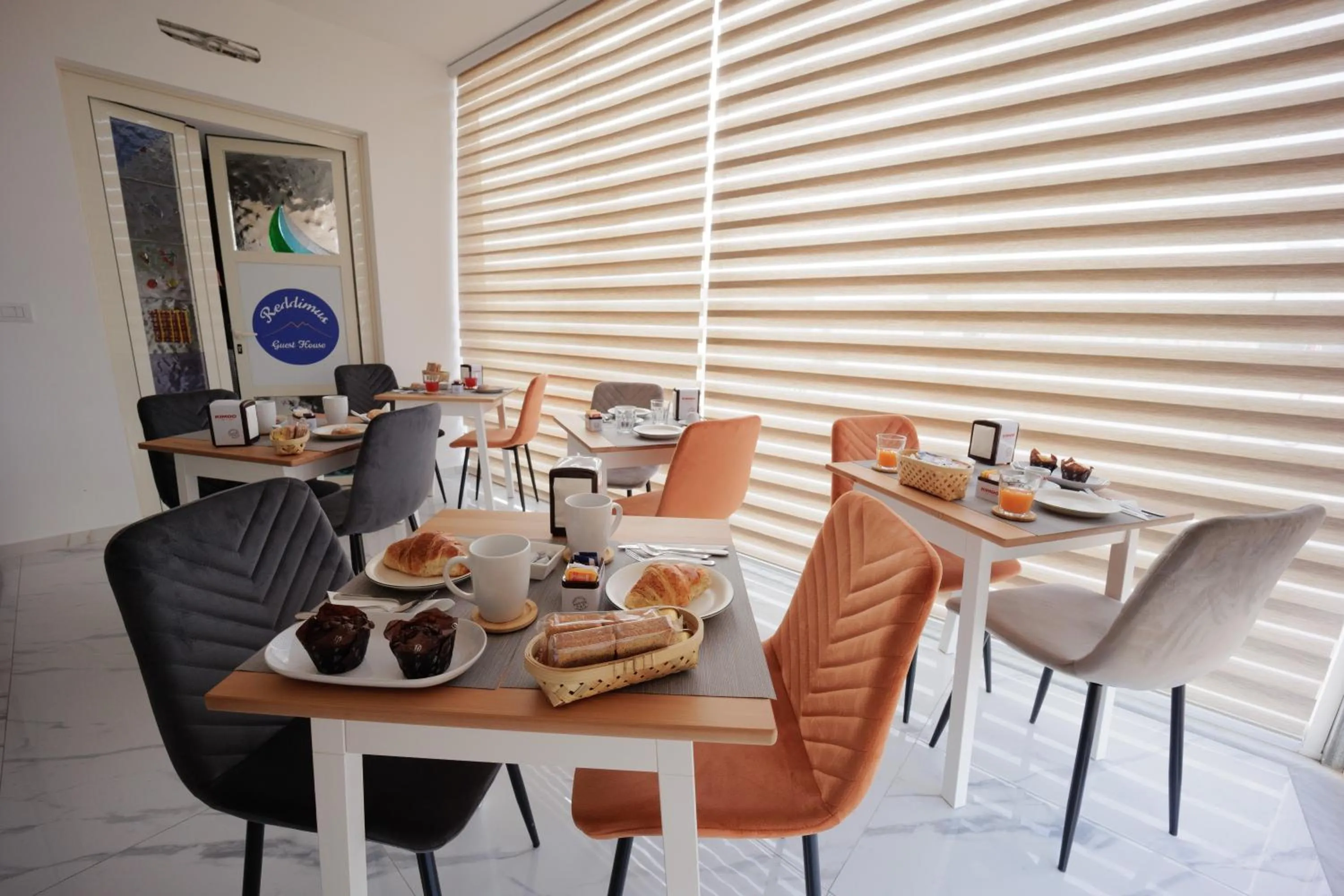 Breakfast in REDDIMUS Guest House