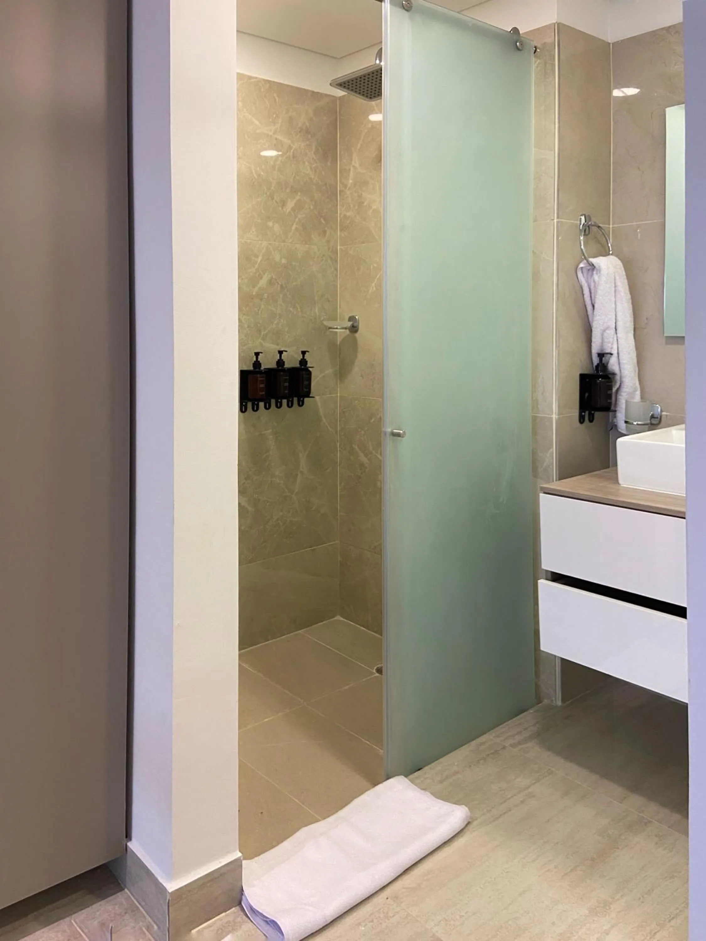 Bathroom in Wynwood Cartagena Beach