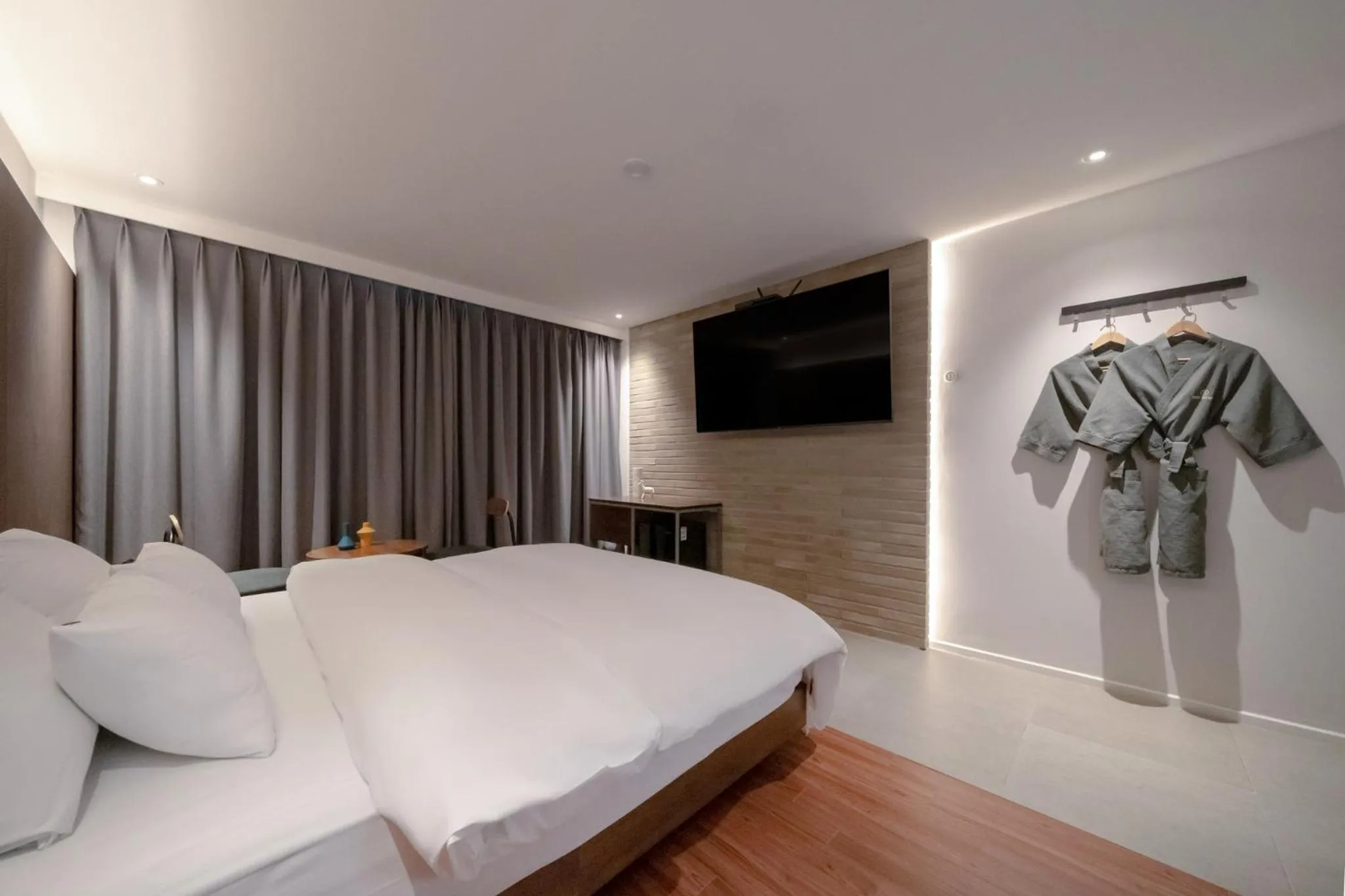 Bed in Siheung Brown Dot Jeongwang