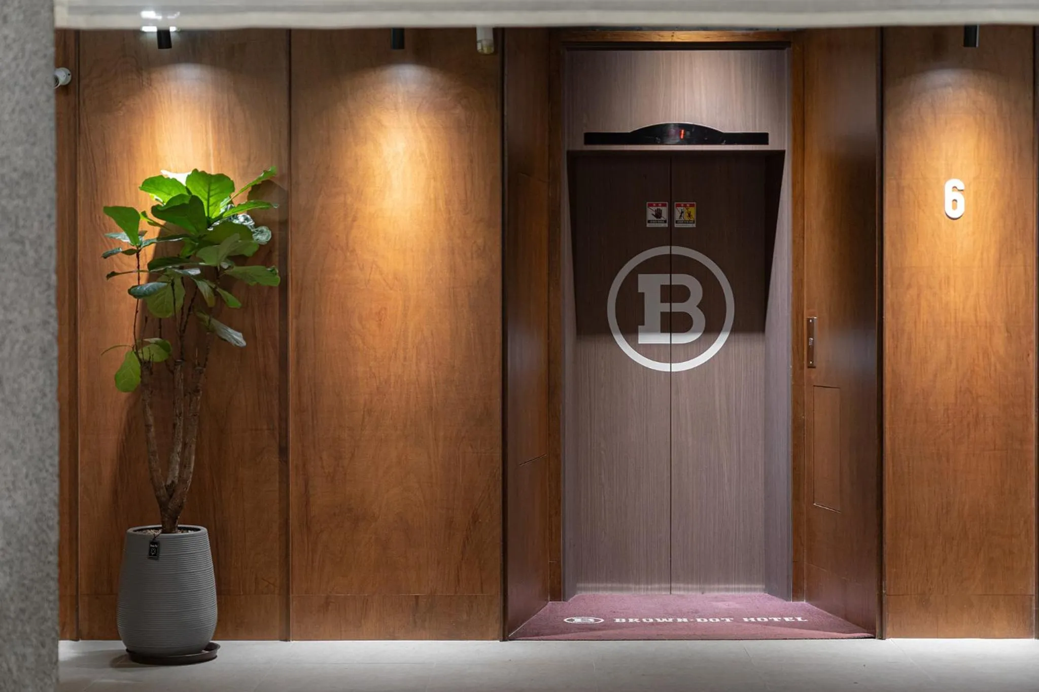 elevator in Siheung Brown Dot Jeongwang