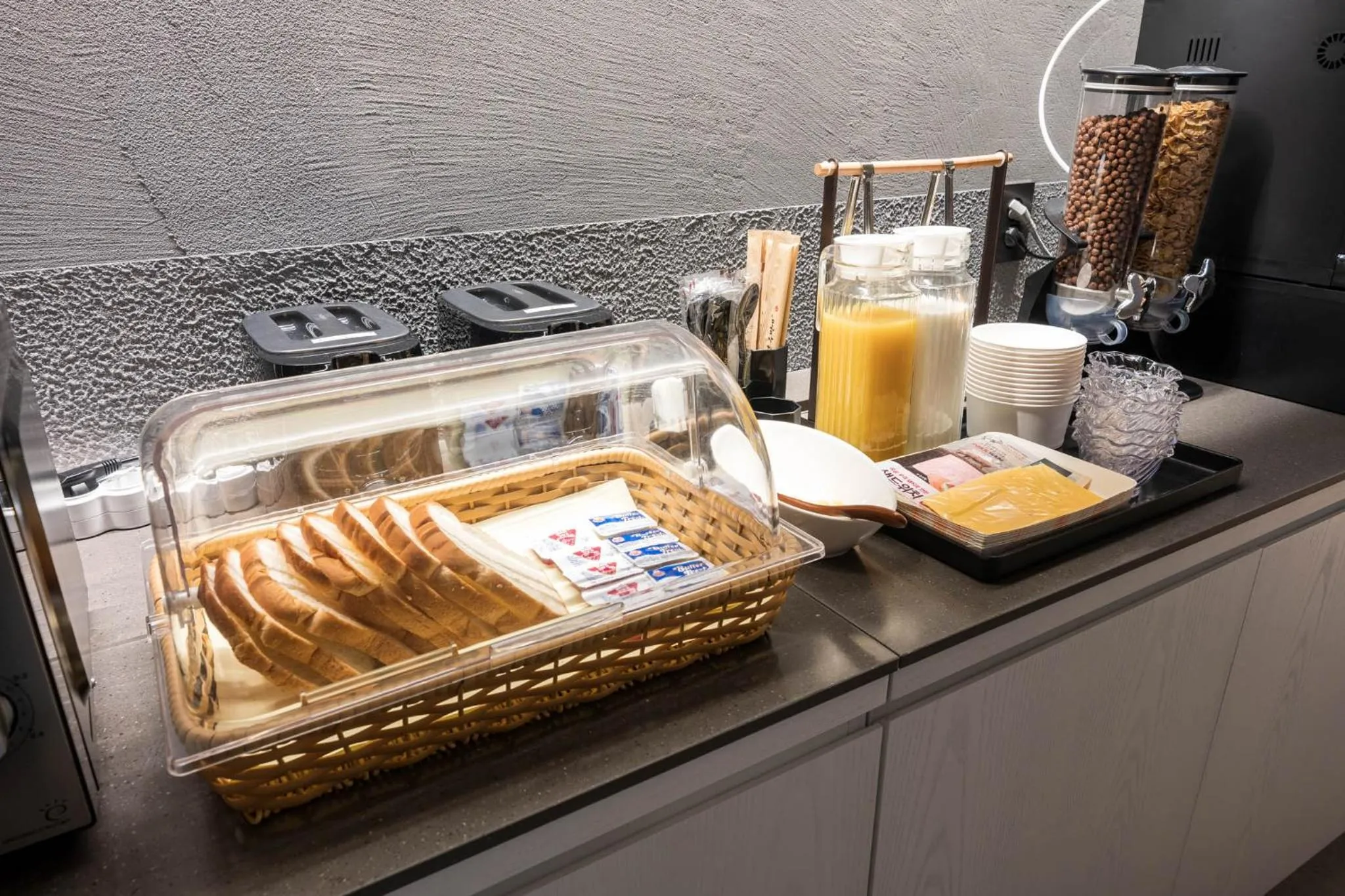 Food and drinks in Siheung Brown Dot Jeongwang