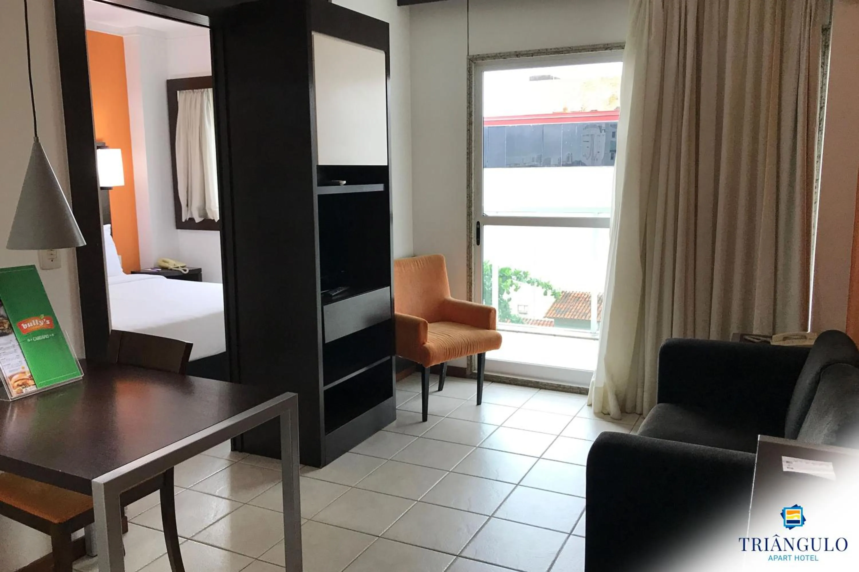 Living room, Bed in Triângulo Apart Hotel