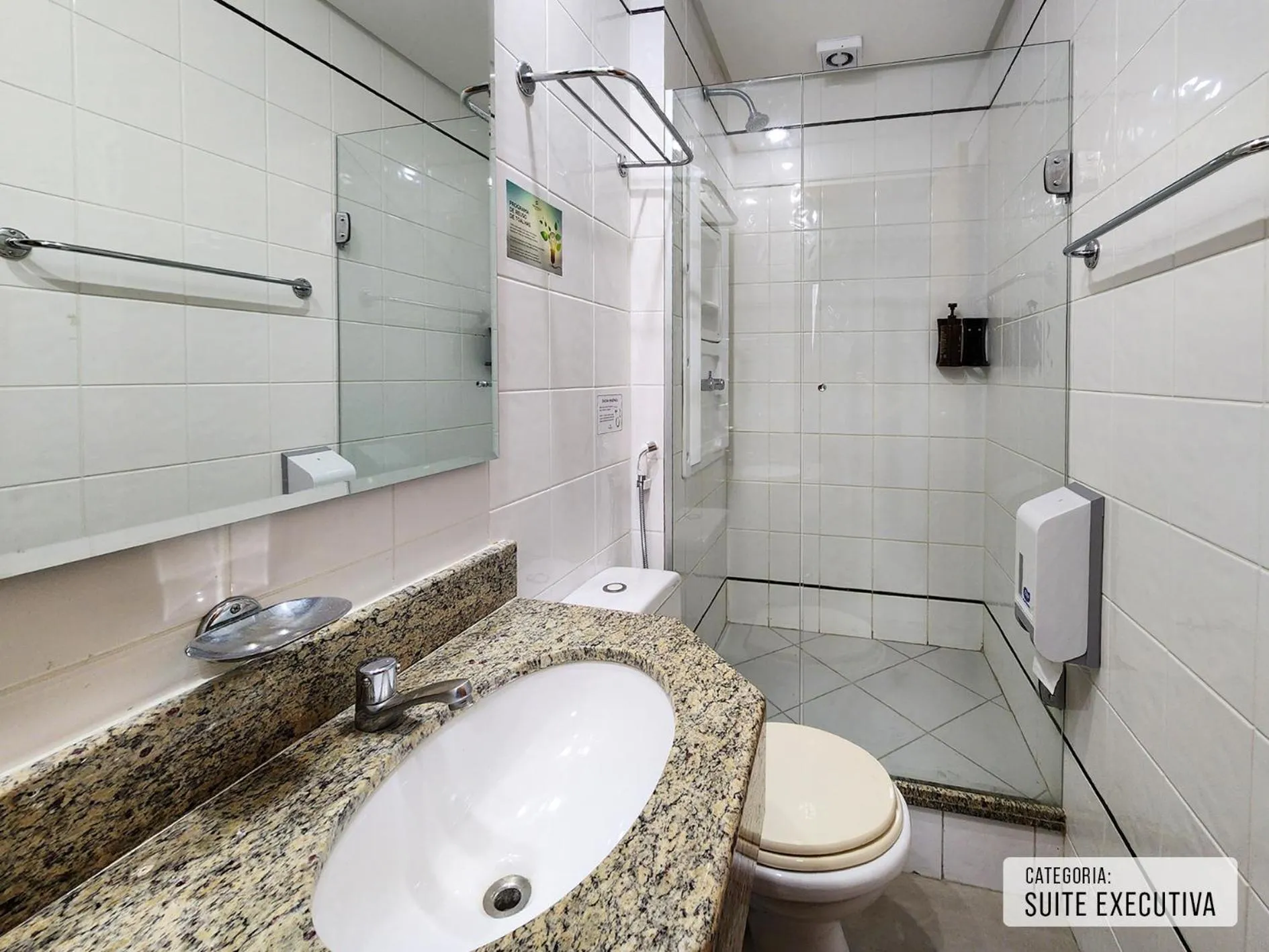 Bathroom in Triângulo Apart Hotel