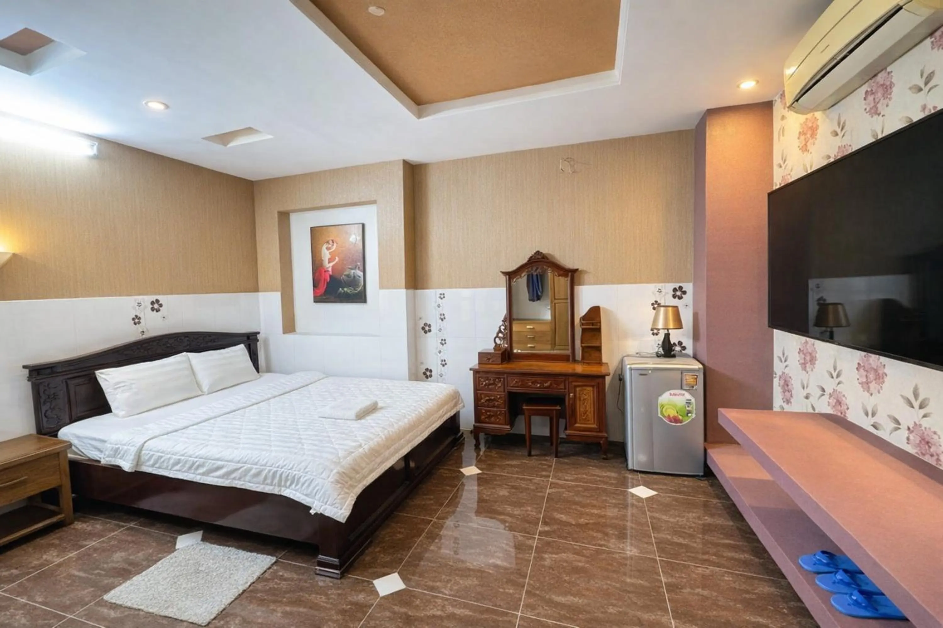 Photo of the whole room, Bed in Sài Gòn Hotel Bình Tân