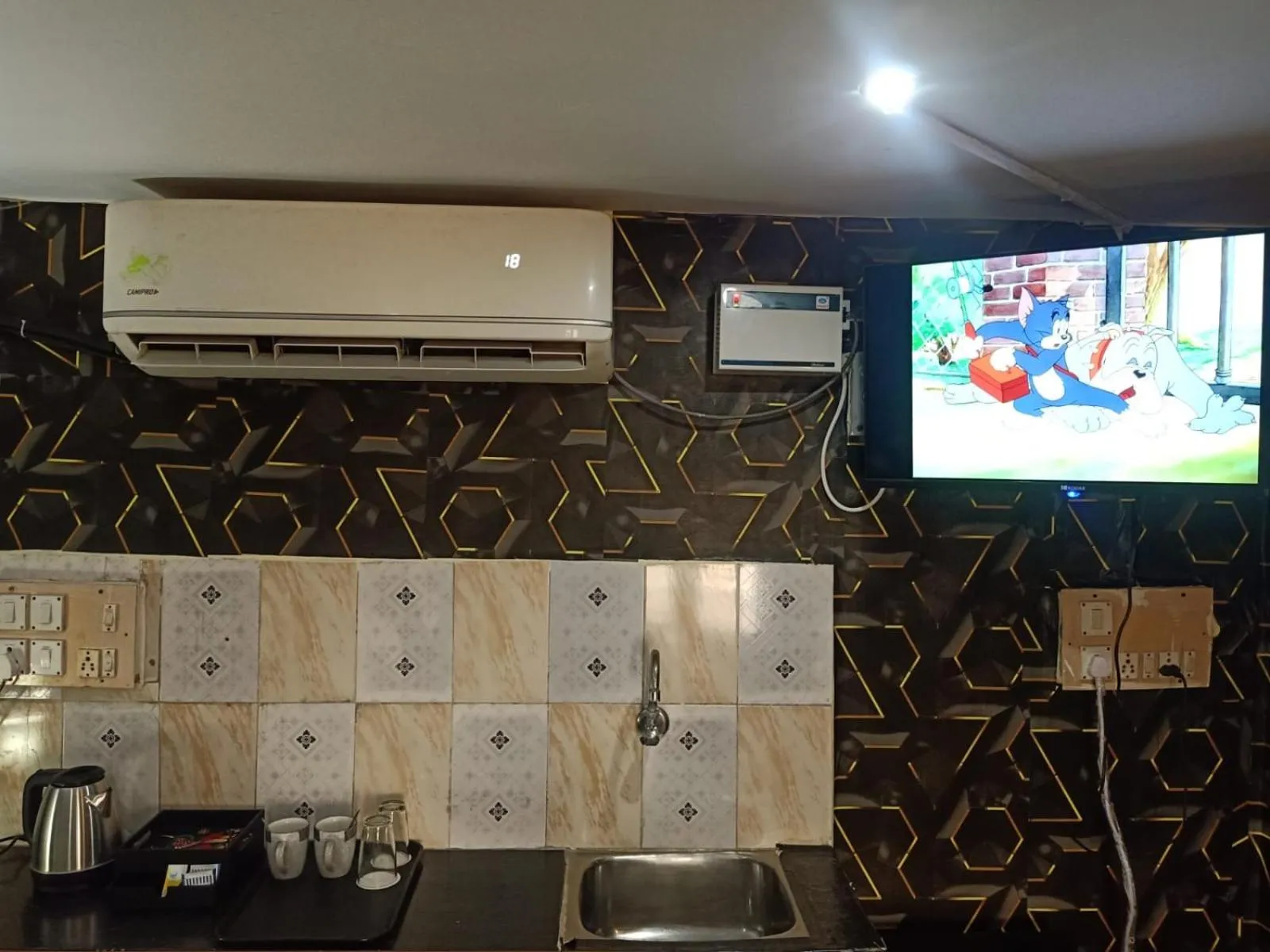 TV and multimedia in Chan Beach Resort & Hotel