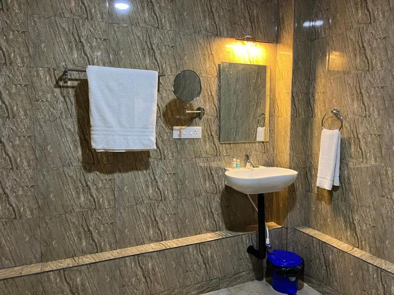 Shower in Chan Beach Resort & Hotel