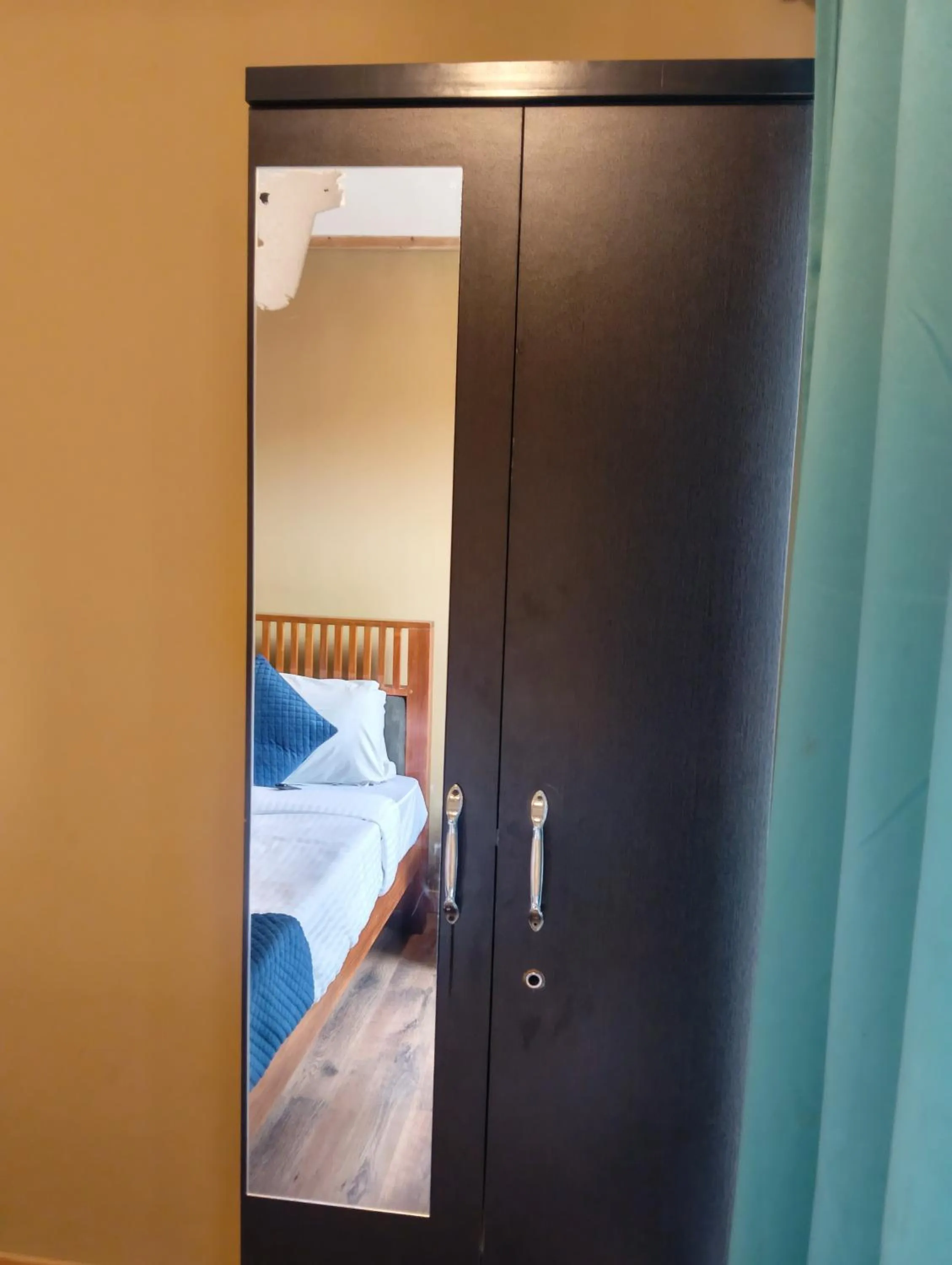 wardrobe in Chan Beach Resort & Hotel