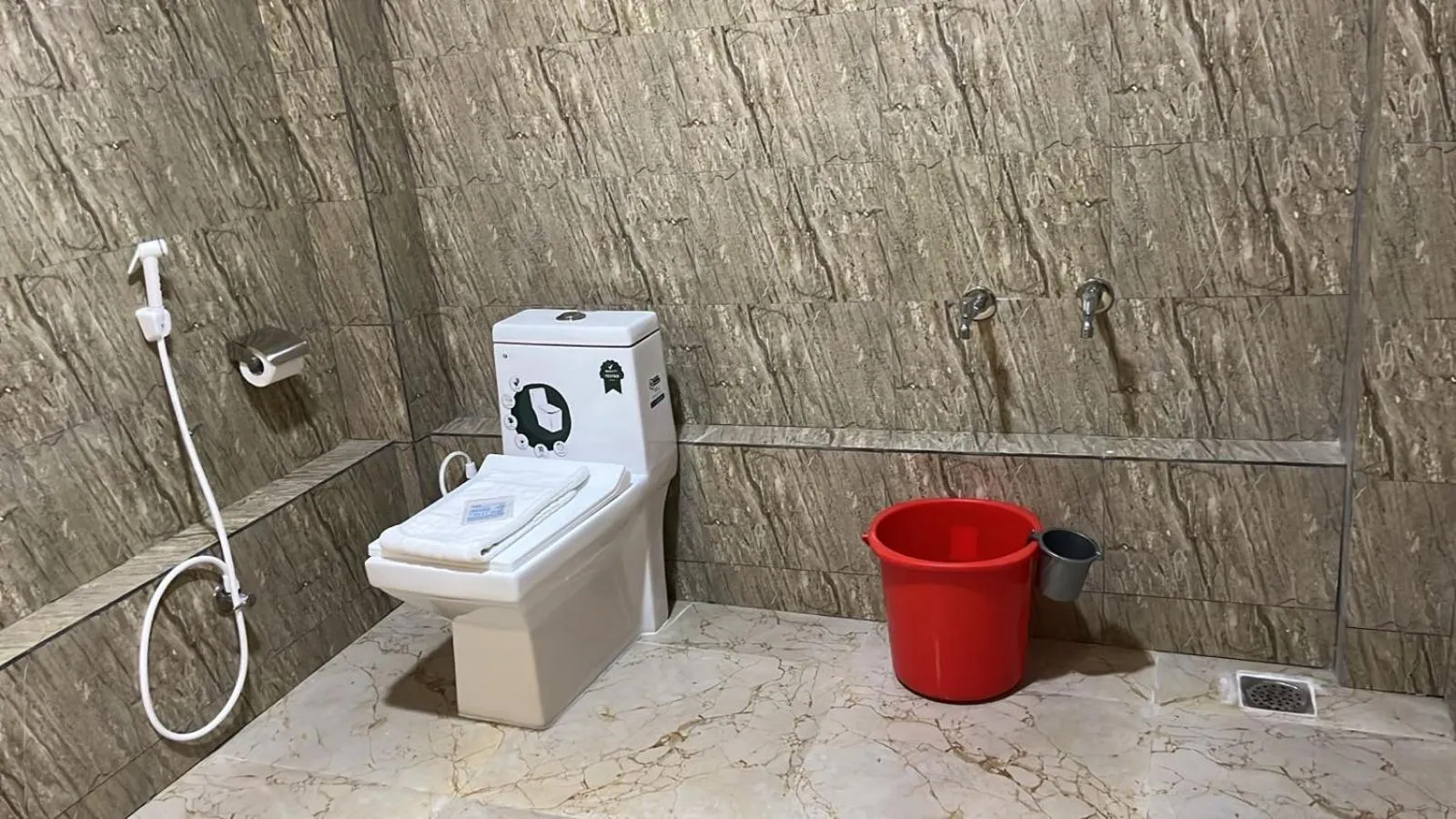 Toilet in Chan Beach Resort & Hotel
