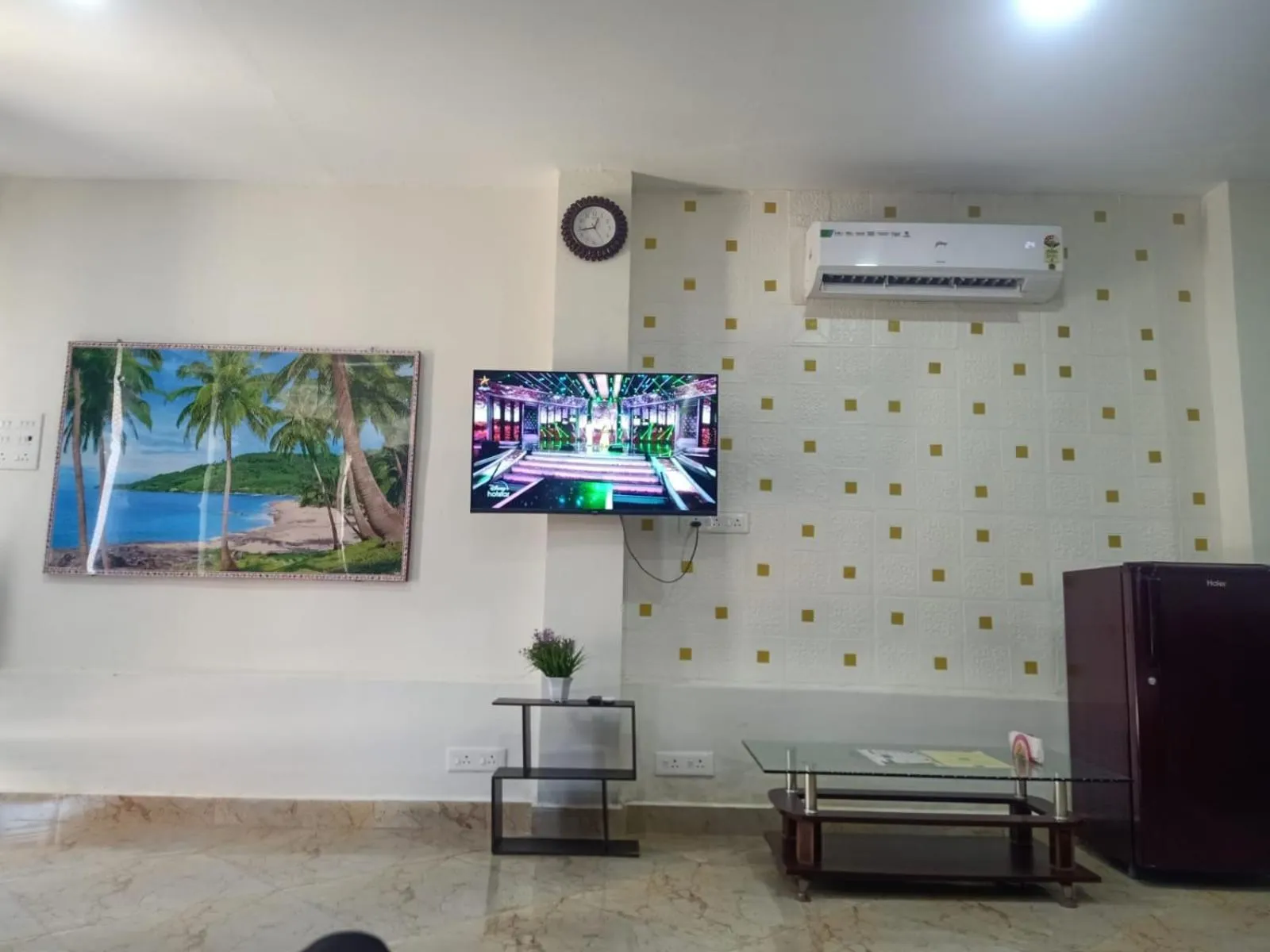 TV and multimedia in Chan Beach Resort & Hotel