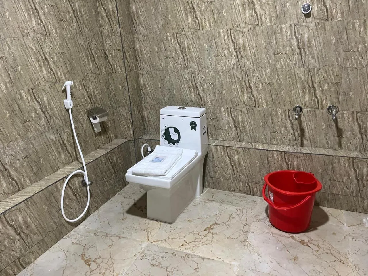 Shower in Chan Beach Resort & Hotel