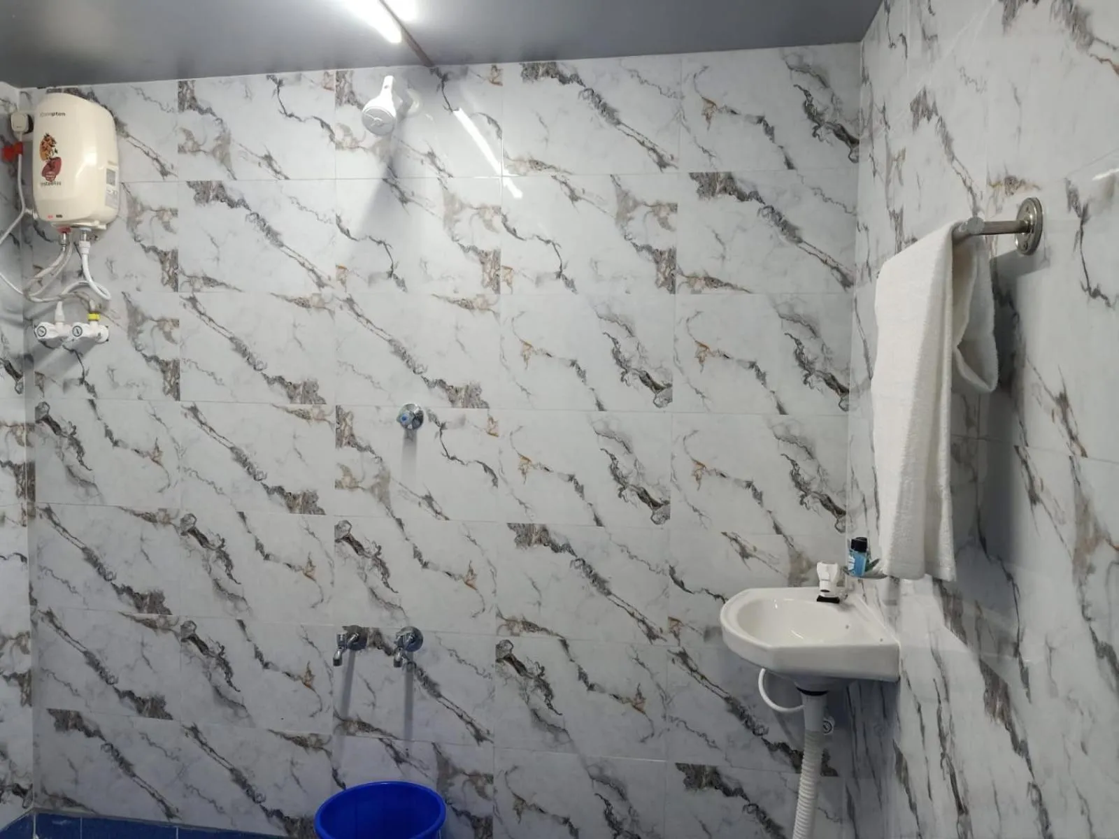 Shower in Chan Beach Resort & Hotel