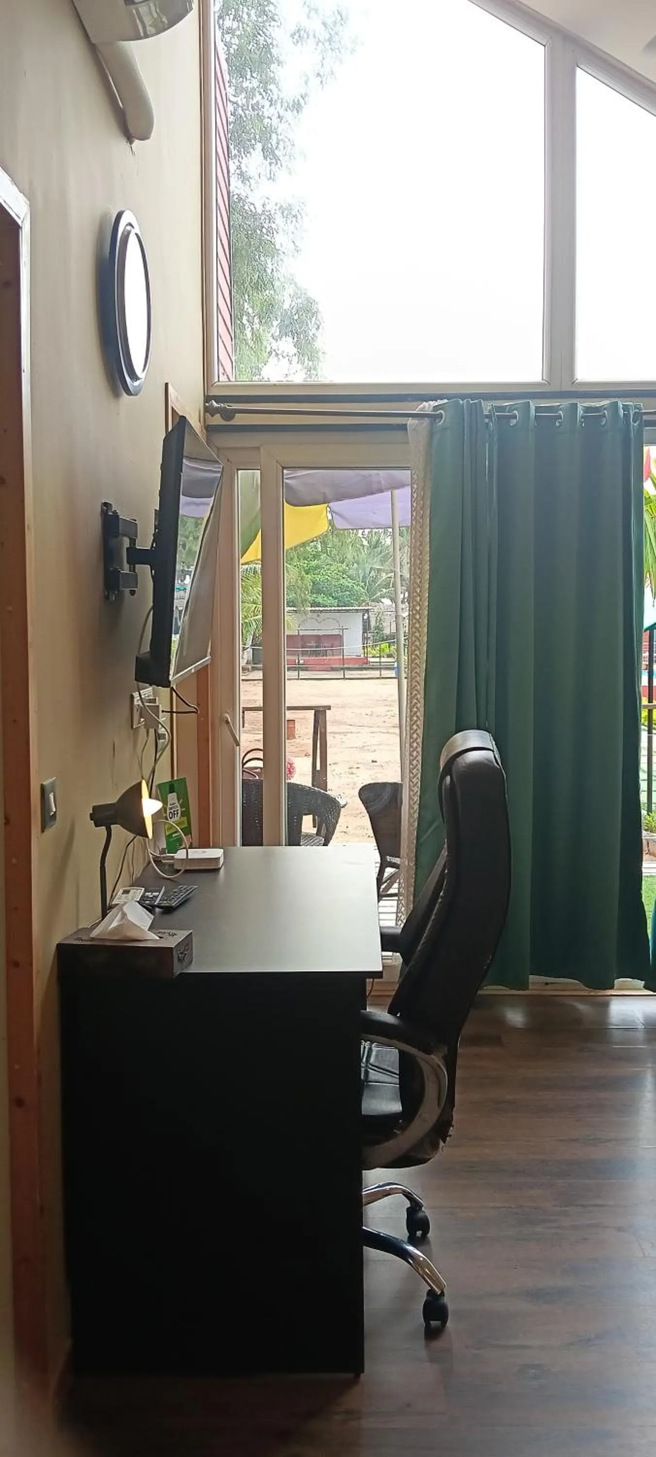 TV and multimedia in Chan Beach Resort & Hotel