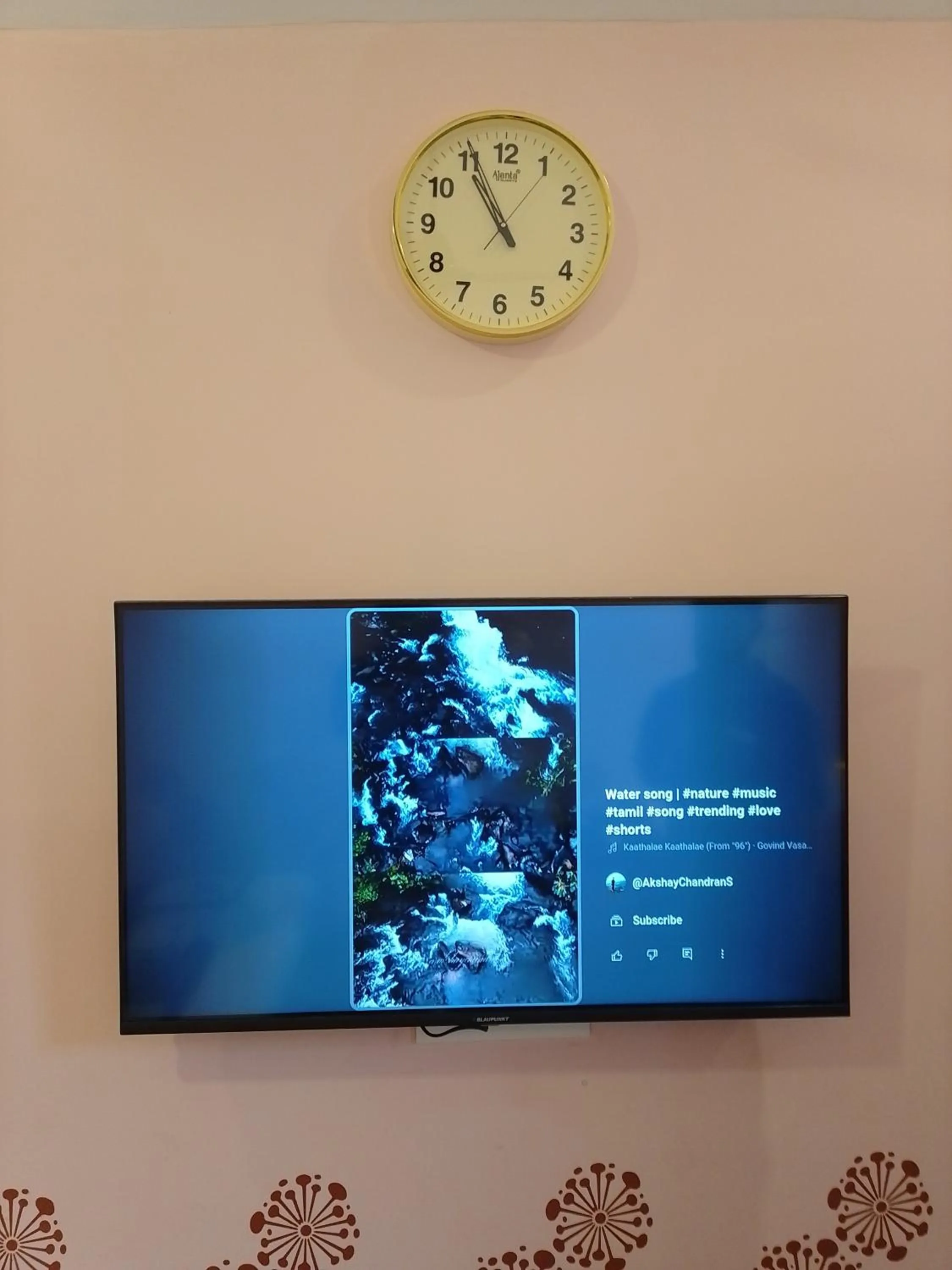 Communal lounge/ TV room in Chan Beach Resort & Hotel