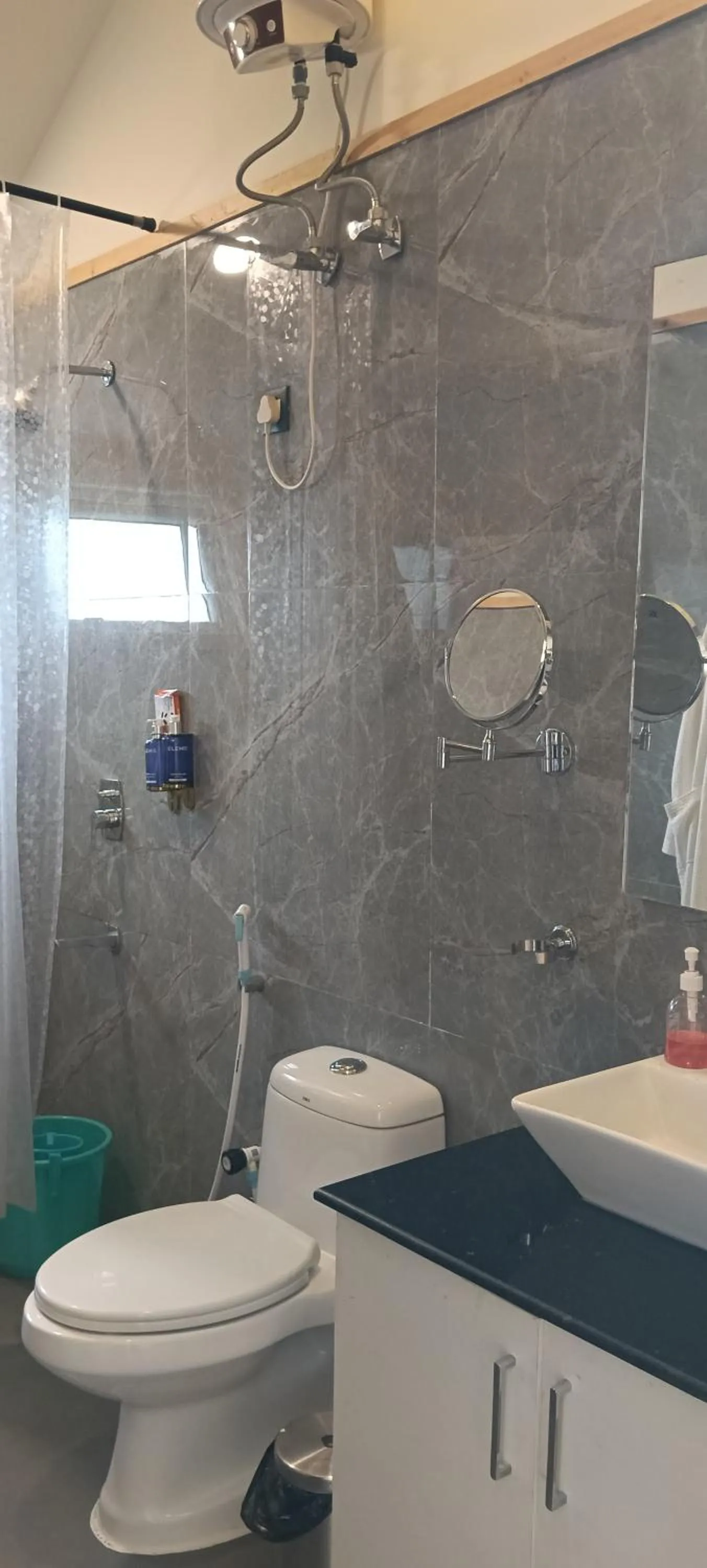 Shower in Chan Beach Resort & Hotel