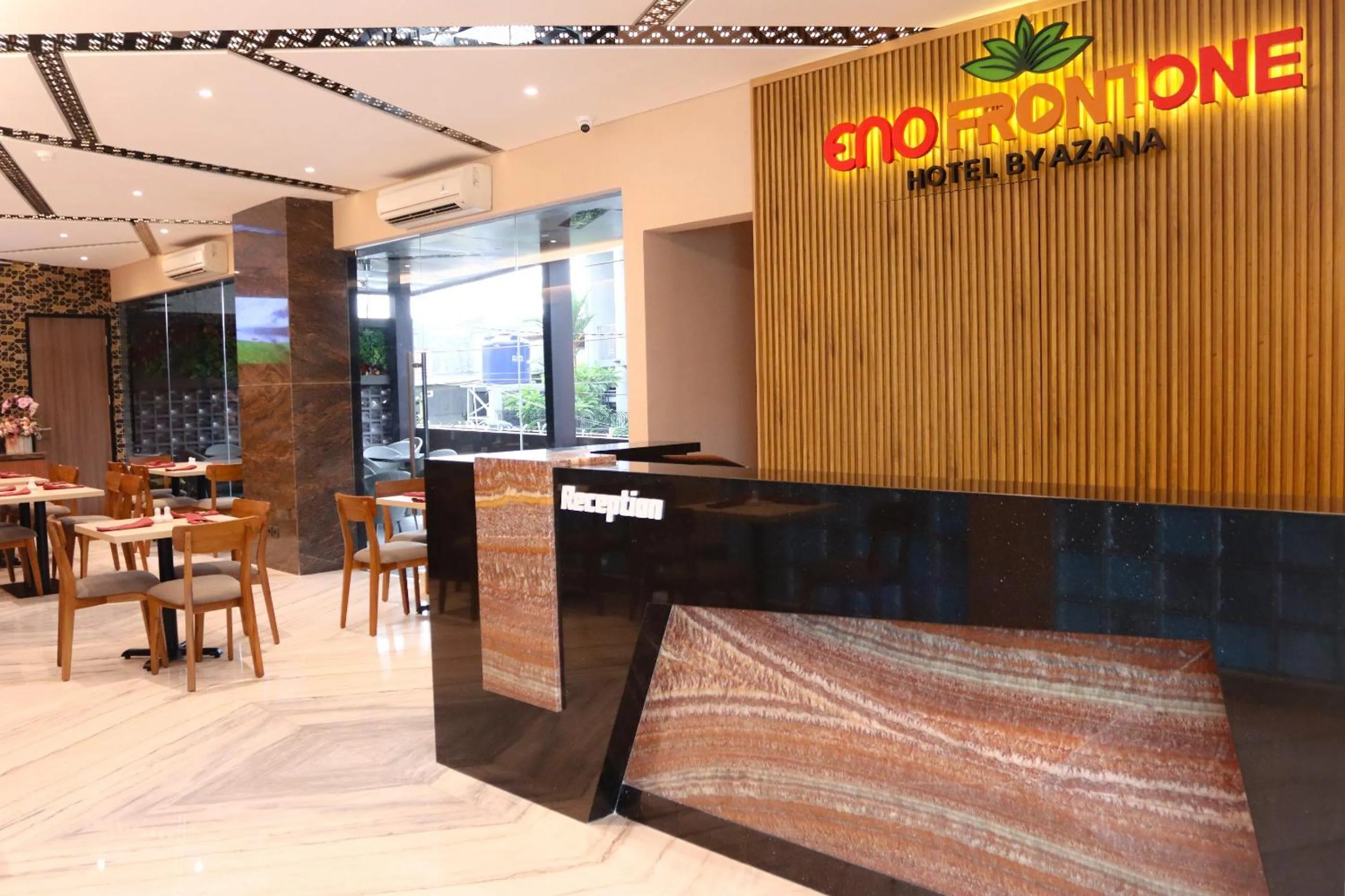Lobby or reception in Eno Front One Hotel Semarang