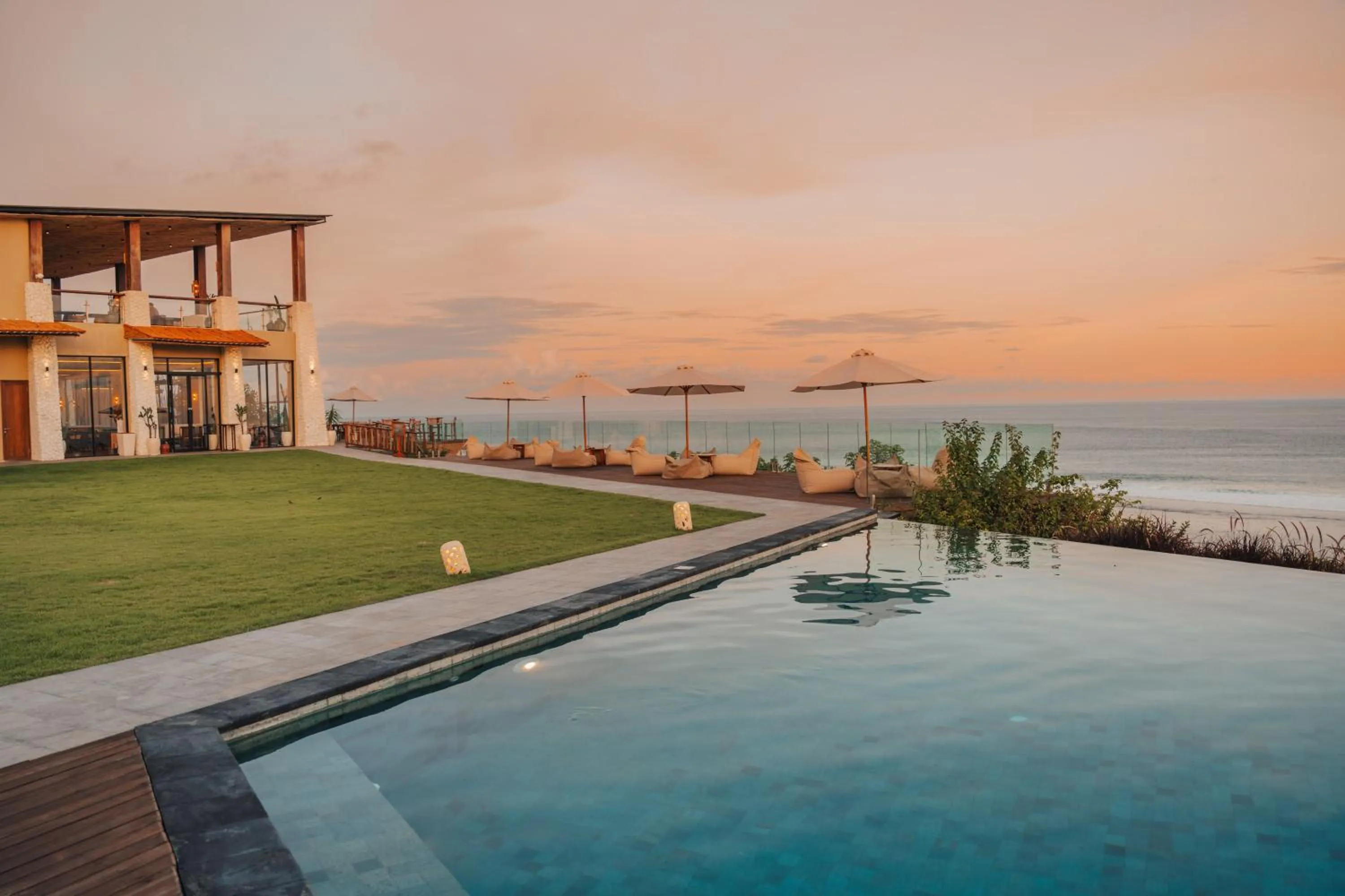 Swimming pool in Glamp Nusa