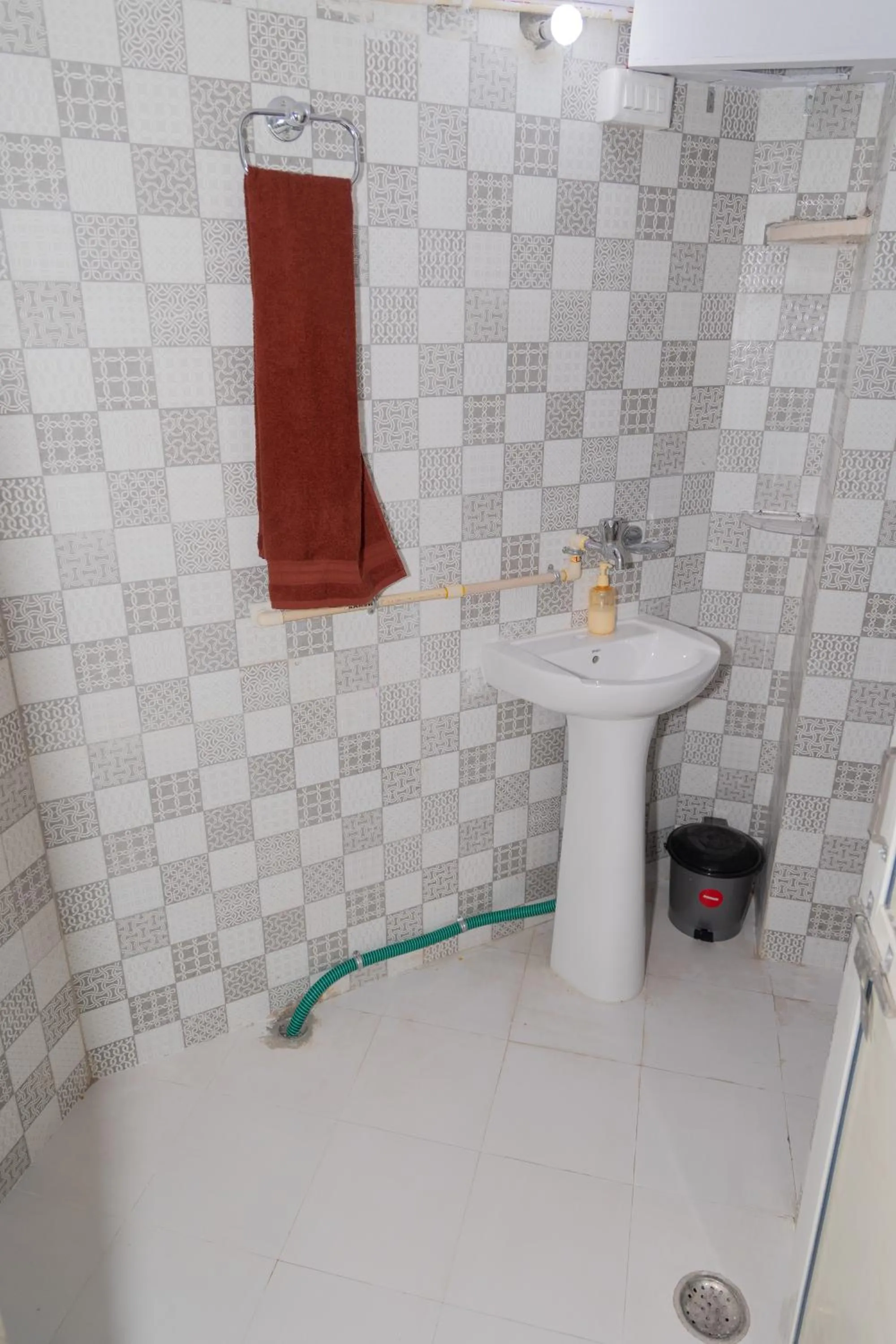 Shower in Homestay Urmil Basant