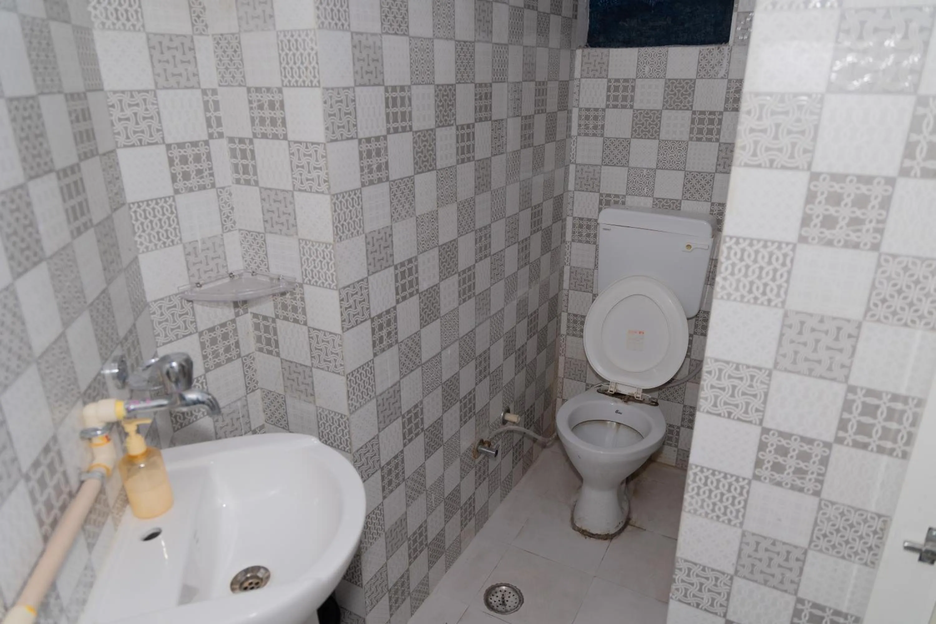 Bathroom in Homestay Urmil Basant