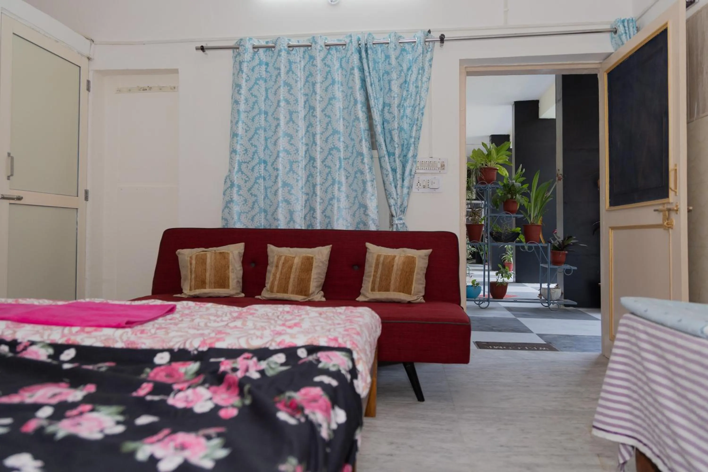 Living room, Bed in Homestay Urmil Basant