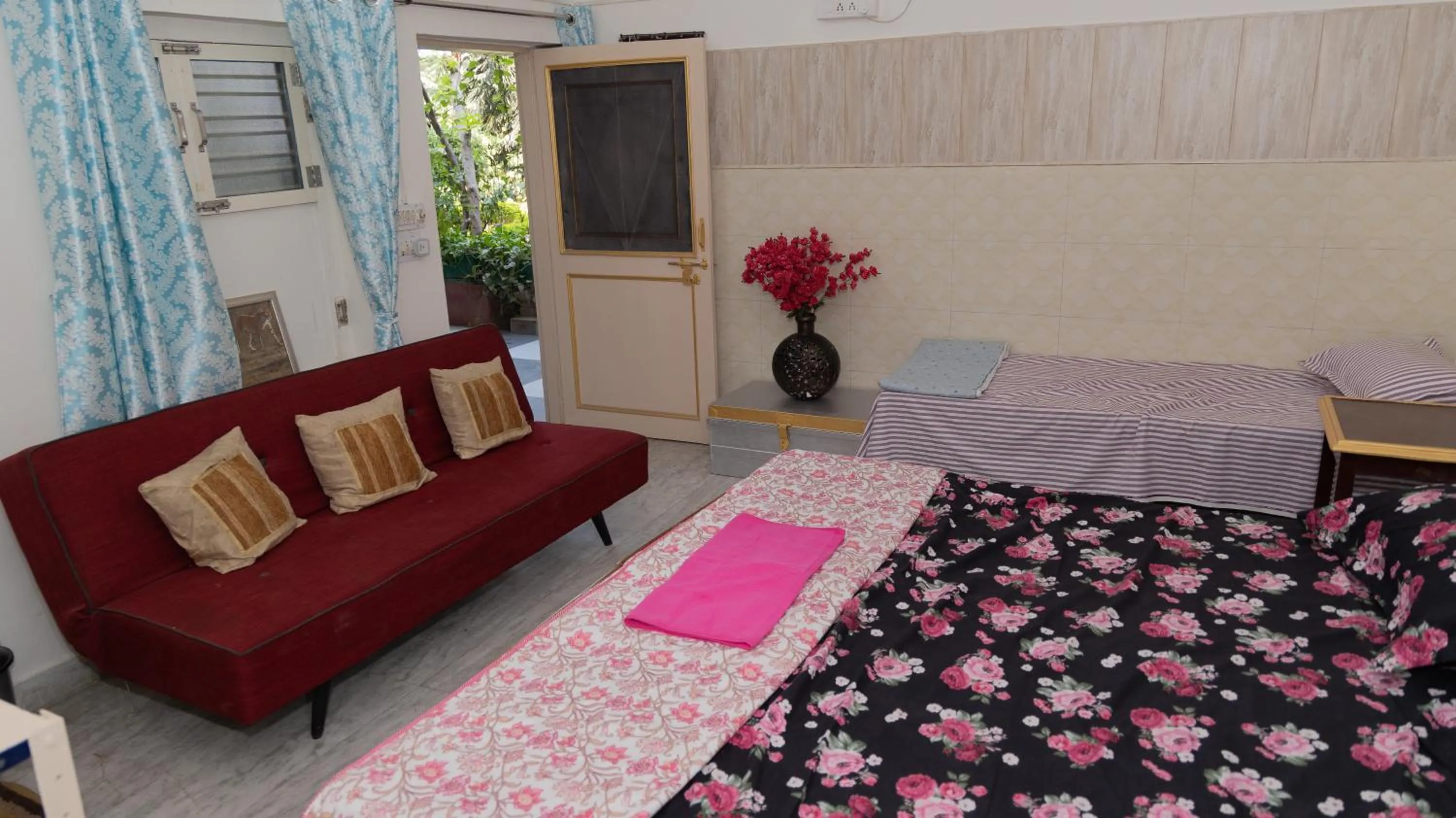 Bed in Homestay Urmil Basant