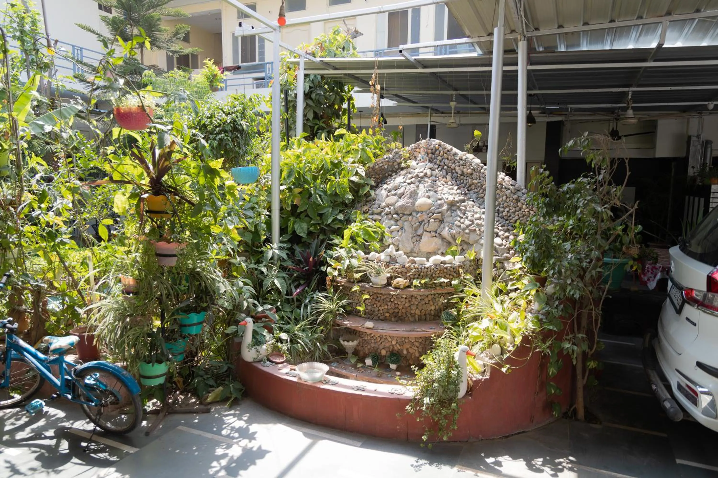 Garden in Homestay Urmil Basant