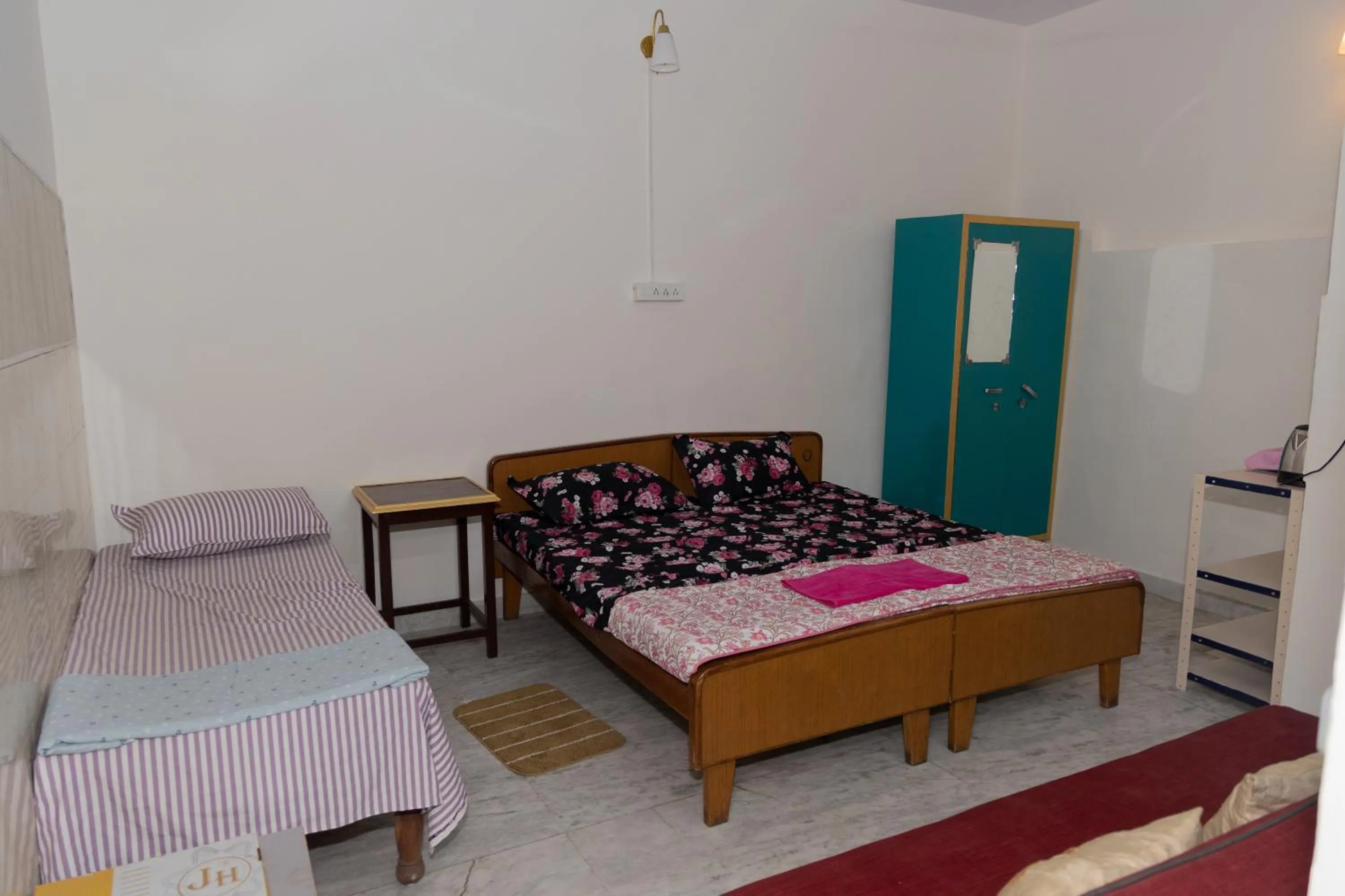 Photo of the whole room, Bed in Homestay Urmil Basant