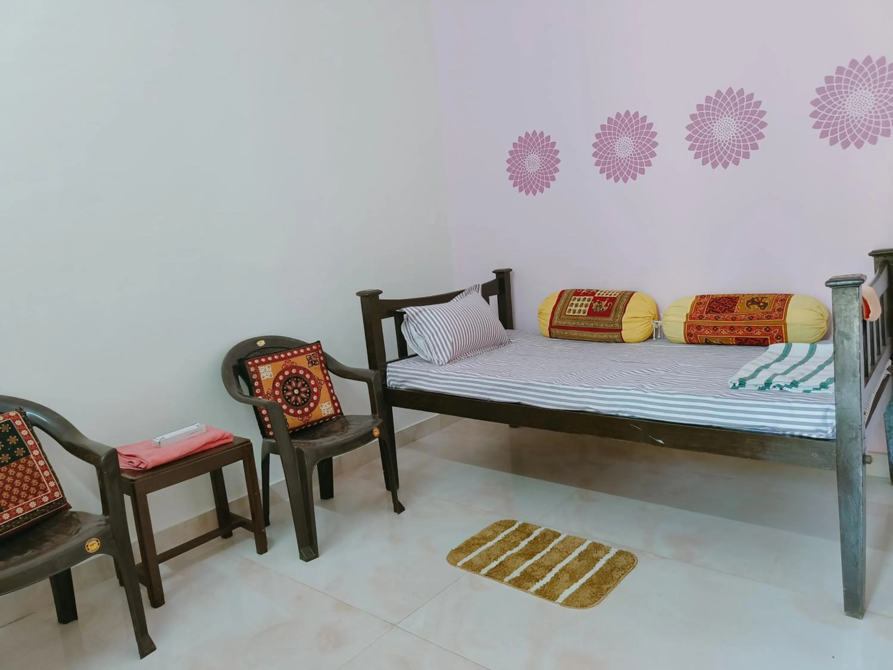 Photo of the whole room, Bed in Homestay Urmil Basant