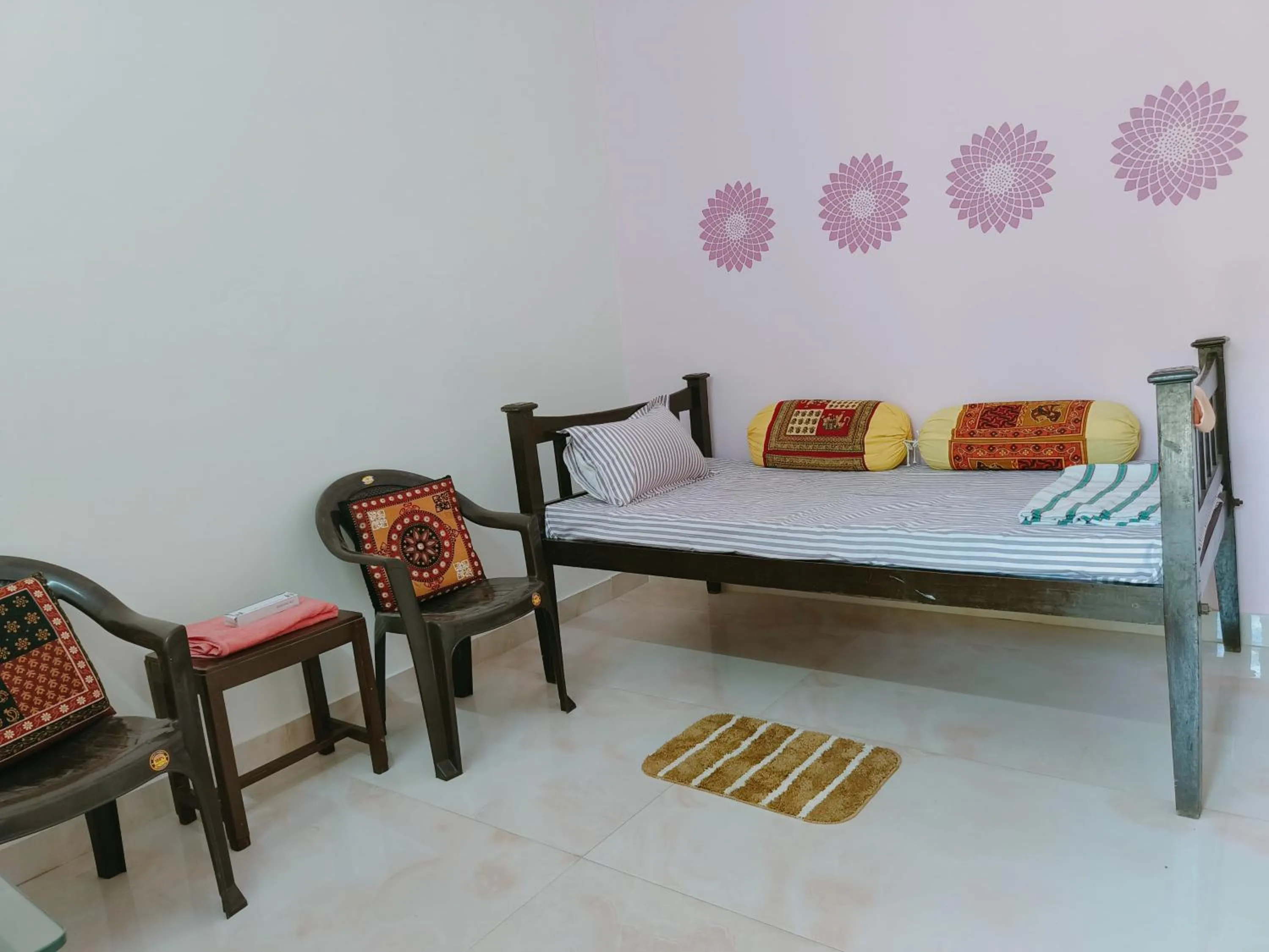 Seating area, Bed in Homestay Urmil Basant