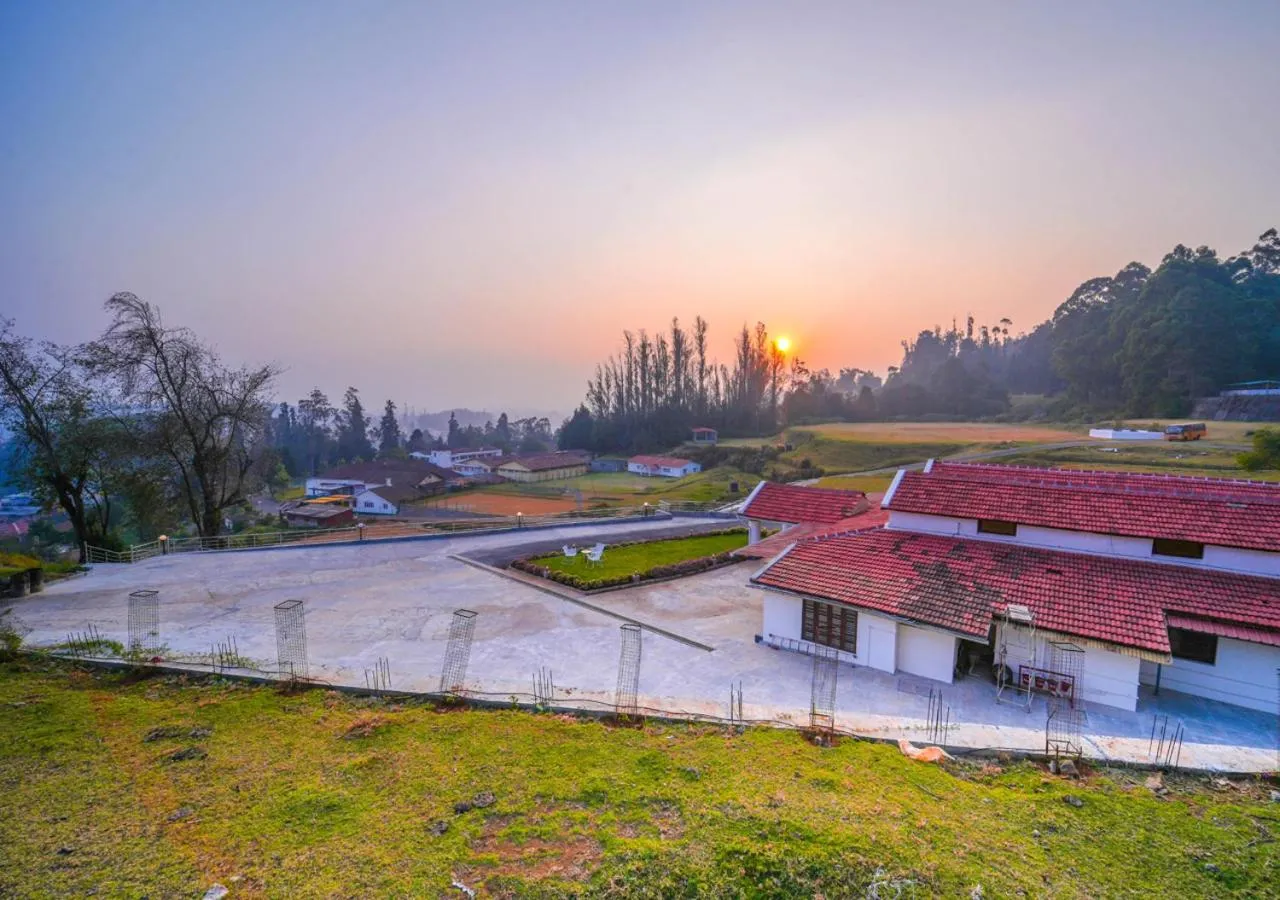 Natural landscape in Lauriston Ooty Town Heritage Bungalow by VOYE HOMES