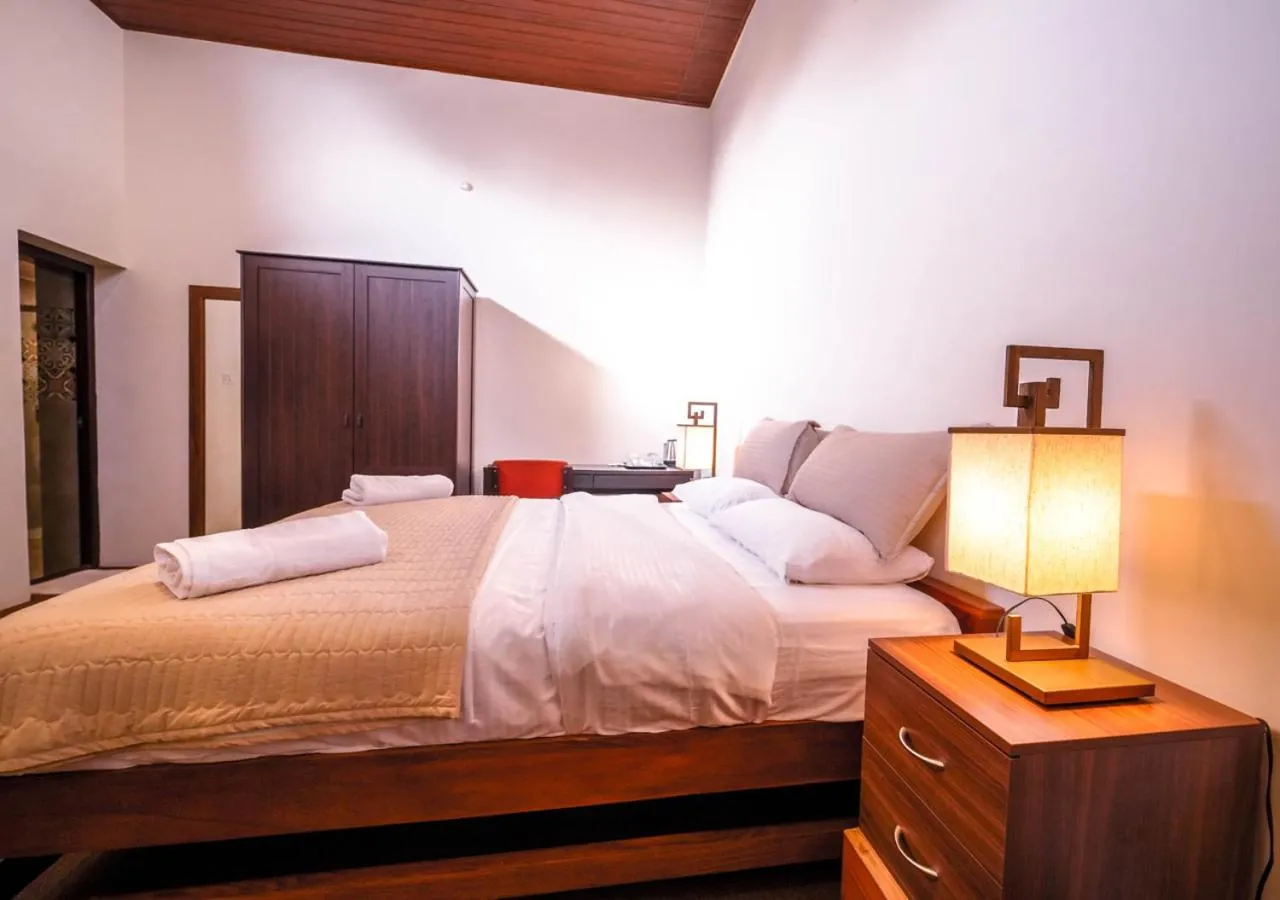 Photo of the whole room, Bed in Lauriston Ooty Town Heritage Bungalow by VOYE HOMES