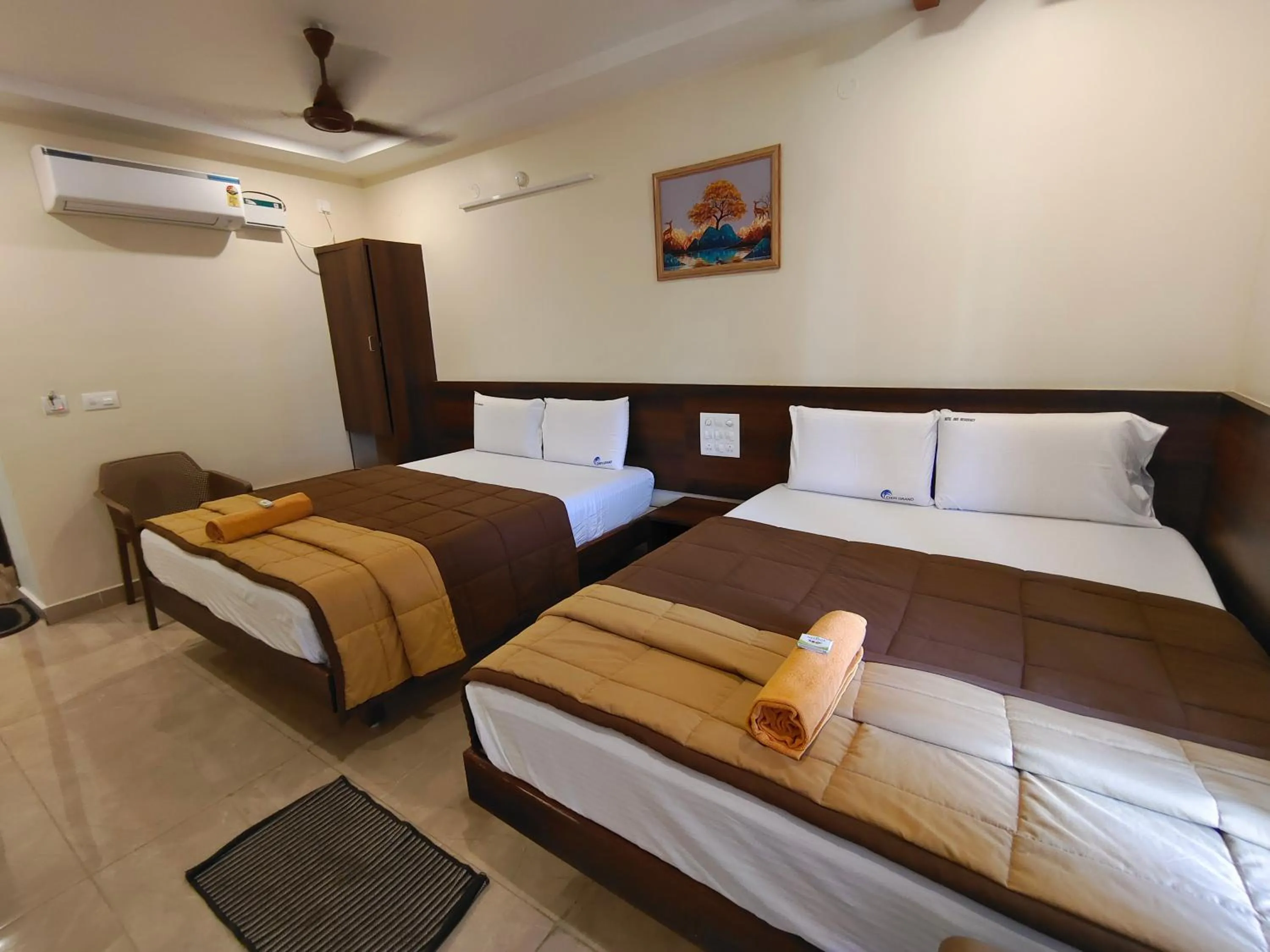 TV and multimedia, Bed in HOTEL DKR GRAND