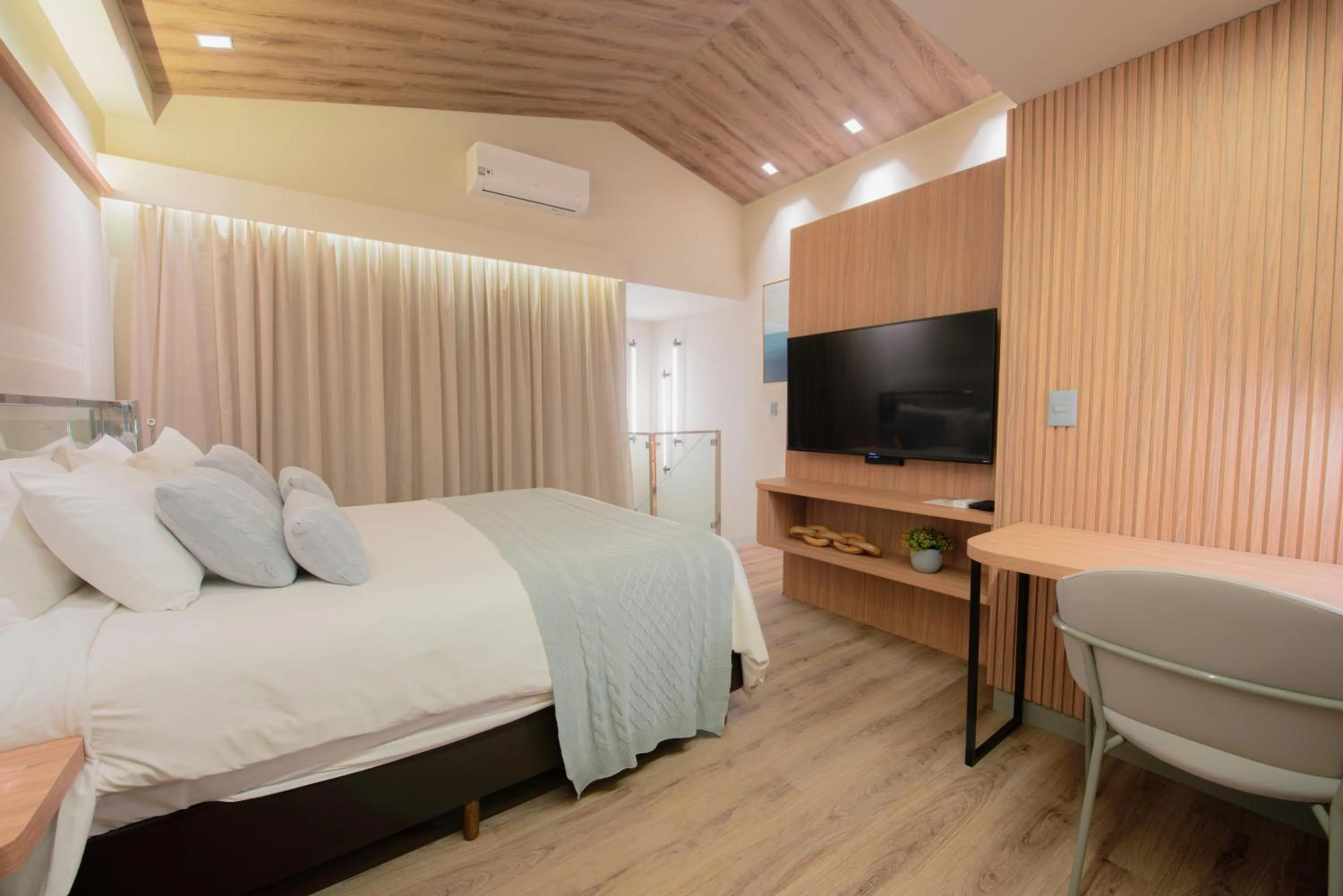 TV and multimedia, Bed in Mercure Curitiba Batel