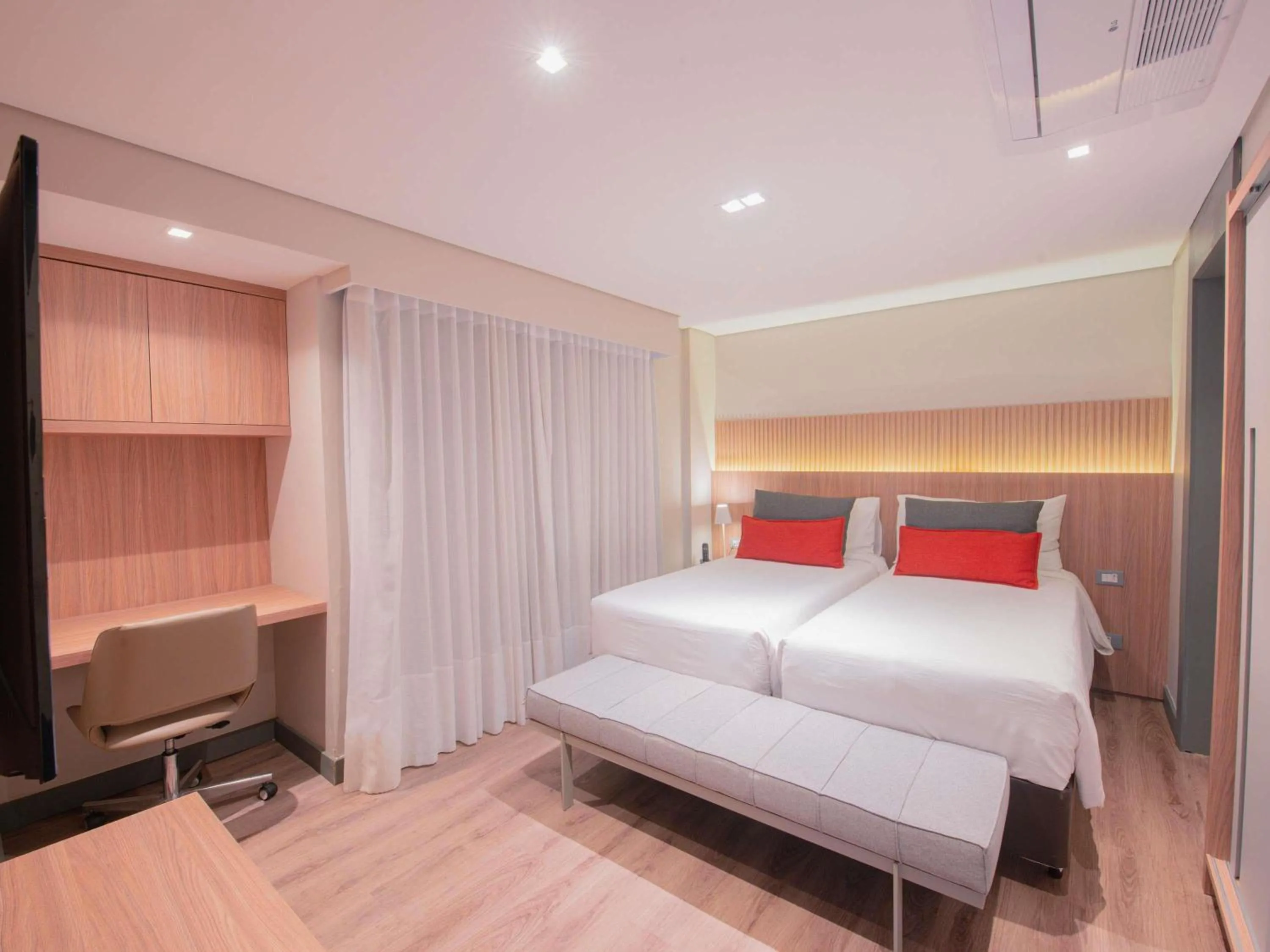 Bedroom, Bed in Mercure Curitiba Batel