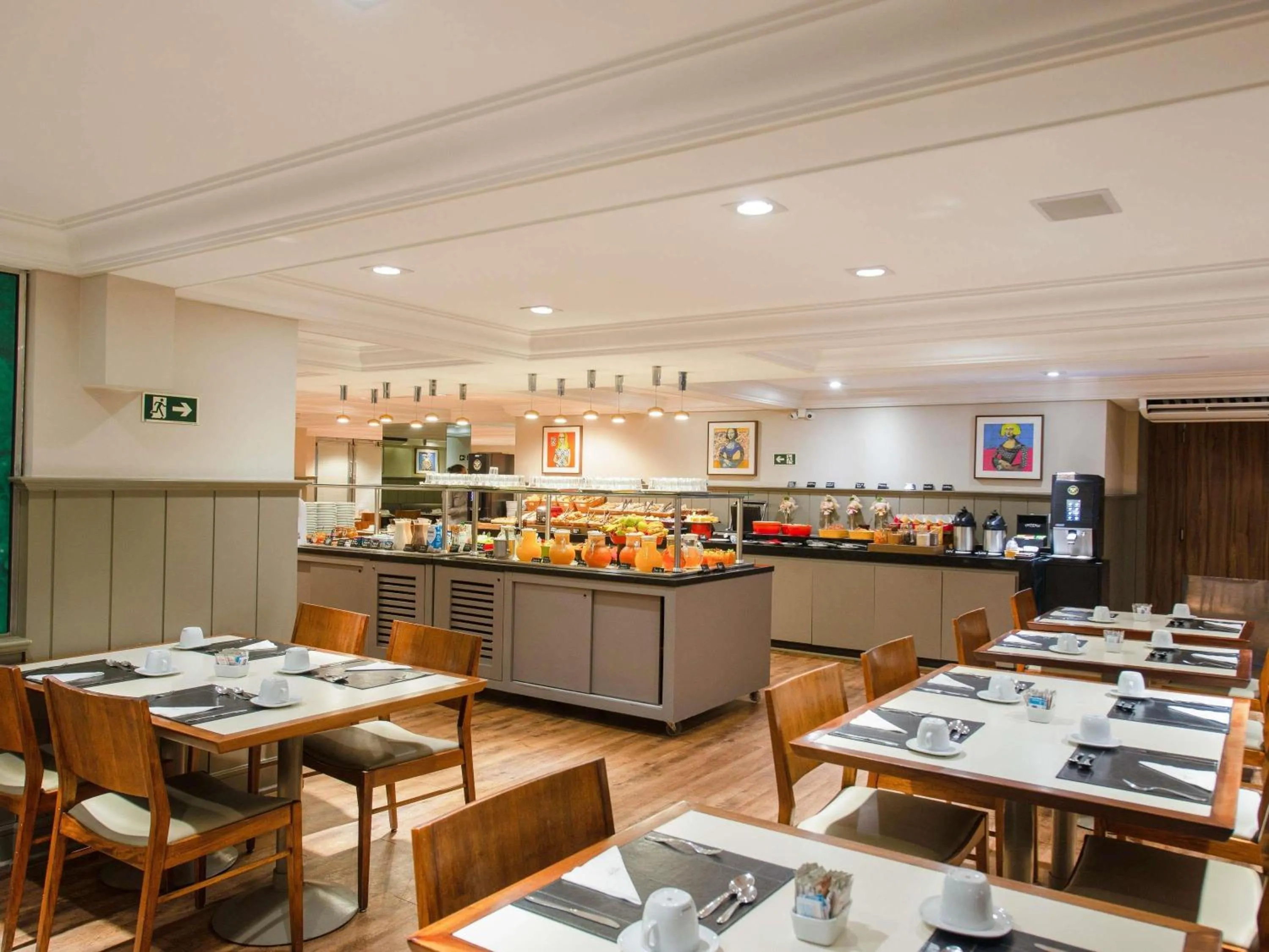 Restaurant/places to eat in Mercure Curitiba Batel